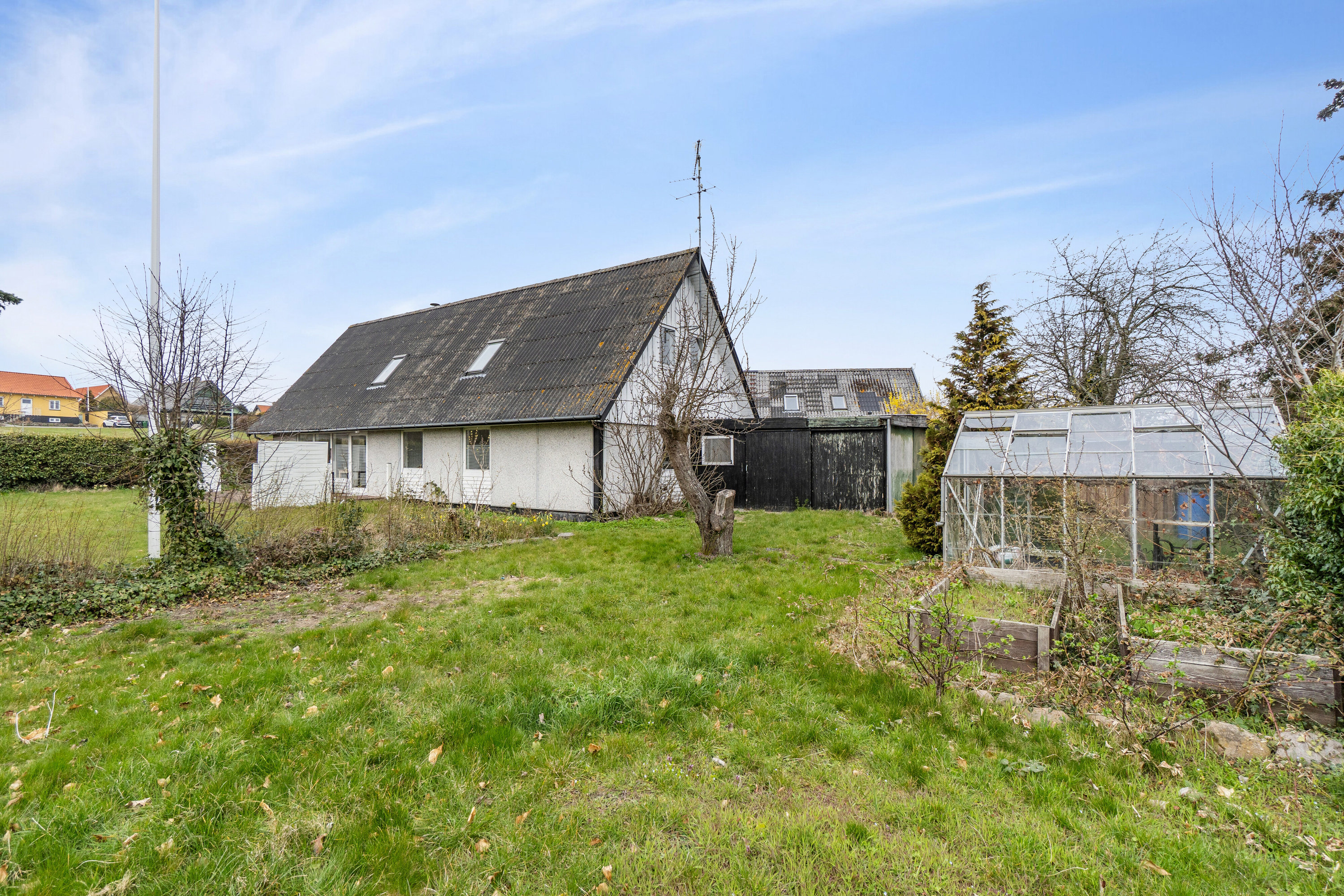 Fremhævet set fra haven billede i fuldskærmstilstand. Billede af Spurvevænget 7, Nexø, 3730 Nexø