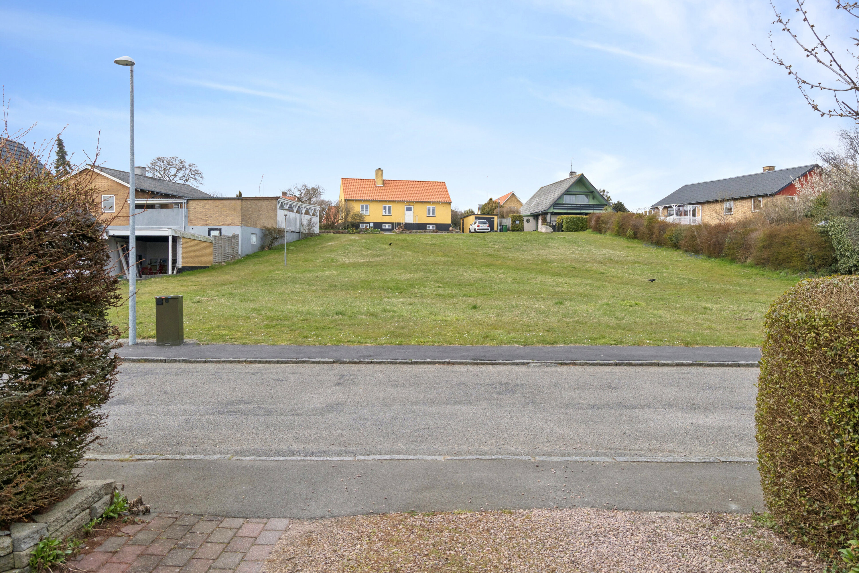 Fremhævet udendørs billede i fuldskærmstilstand. Billede af Spurvevænget 7, Nexø, 3730 Nexø