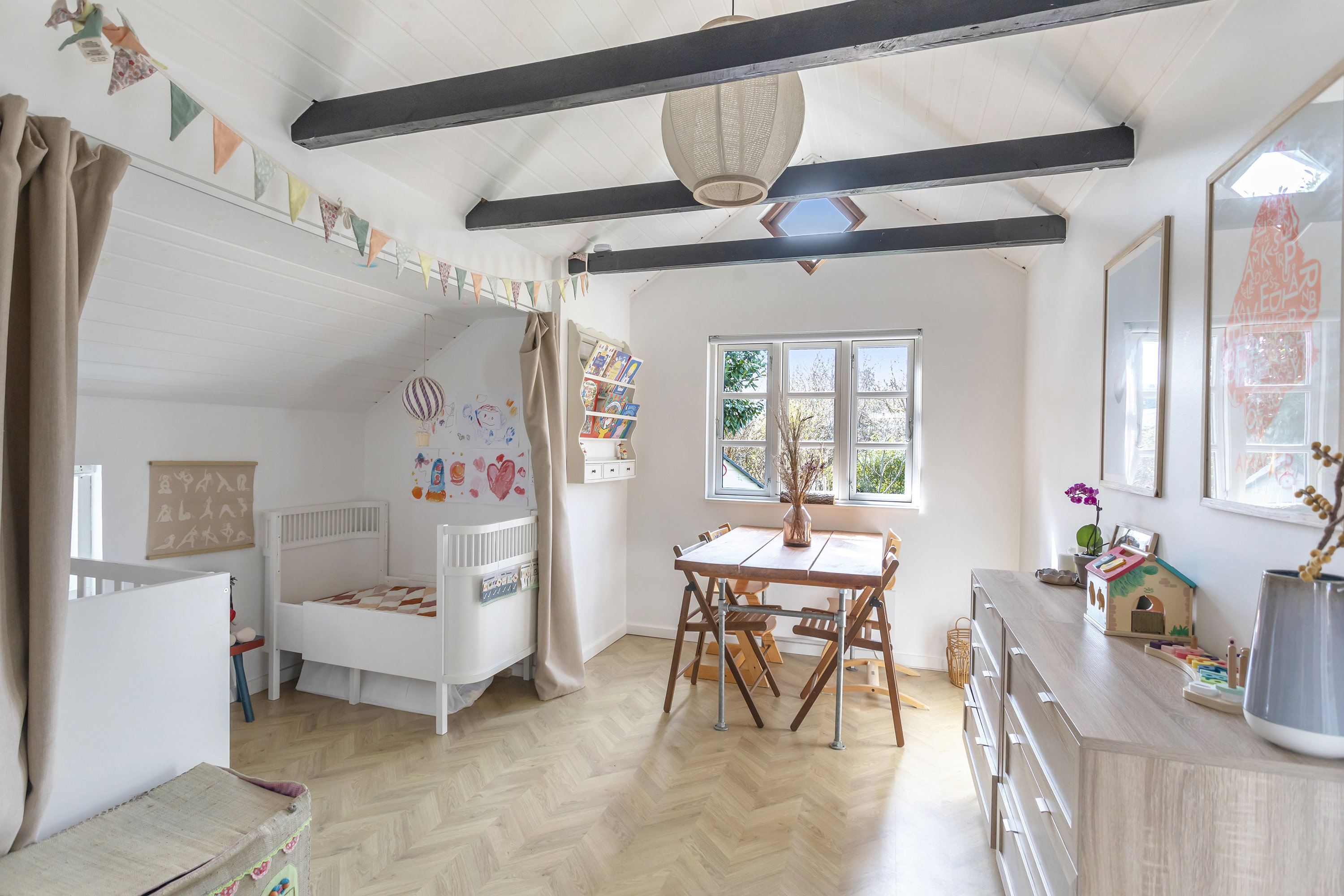 Fremhævet stue billede i fuldskærmstilstand. Billede af Hf. Sano 122, 2770 Kastrup