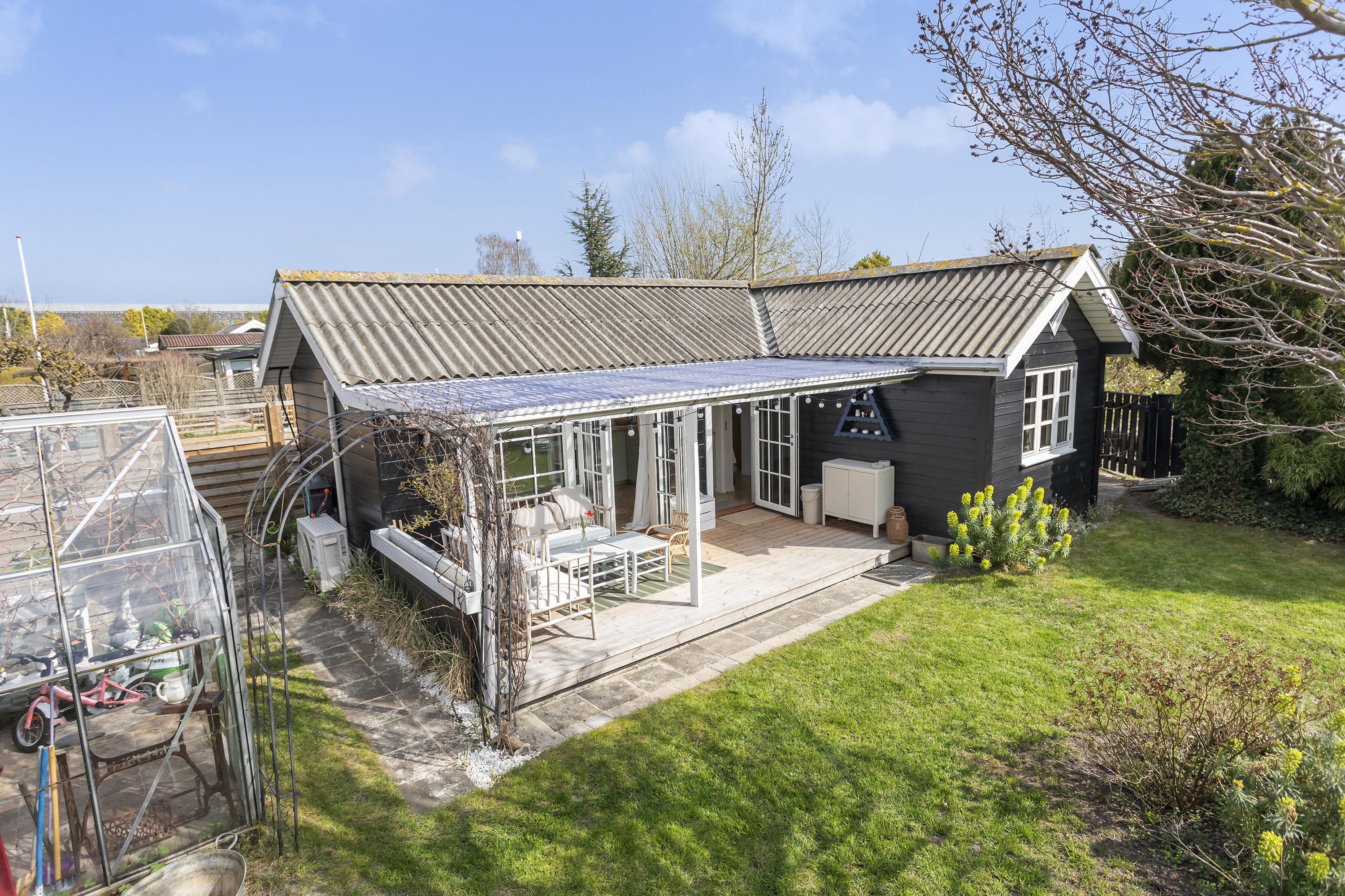 Fremhævet facade billede i fuldskærmstilstand. Billede af Hf. Sano 122, 2770 Kastrup