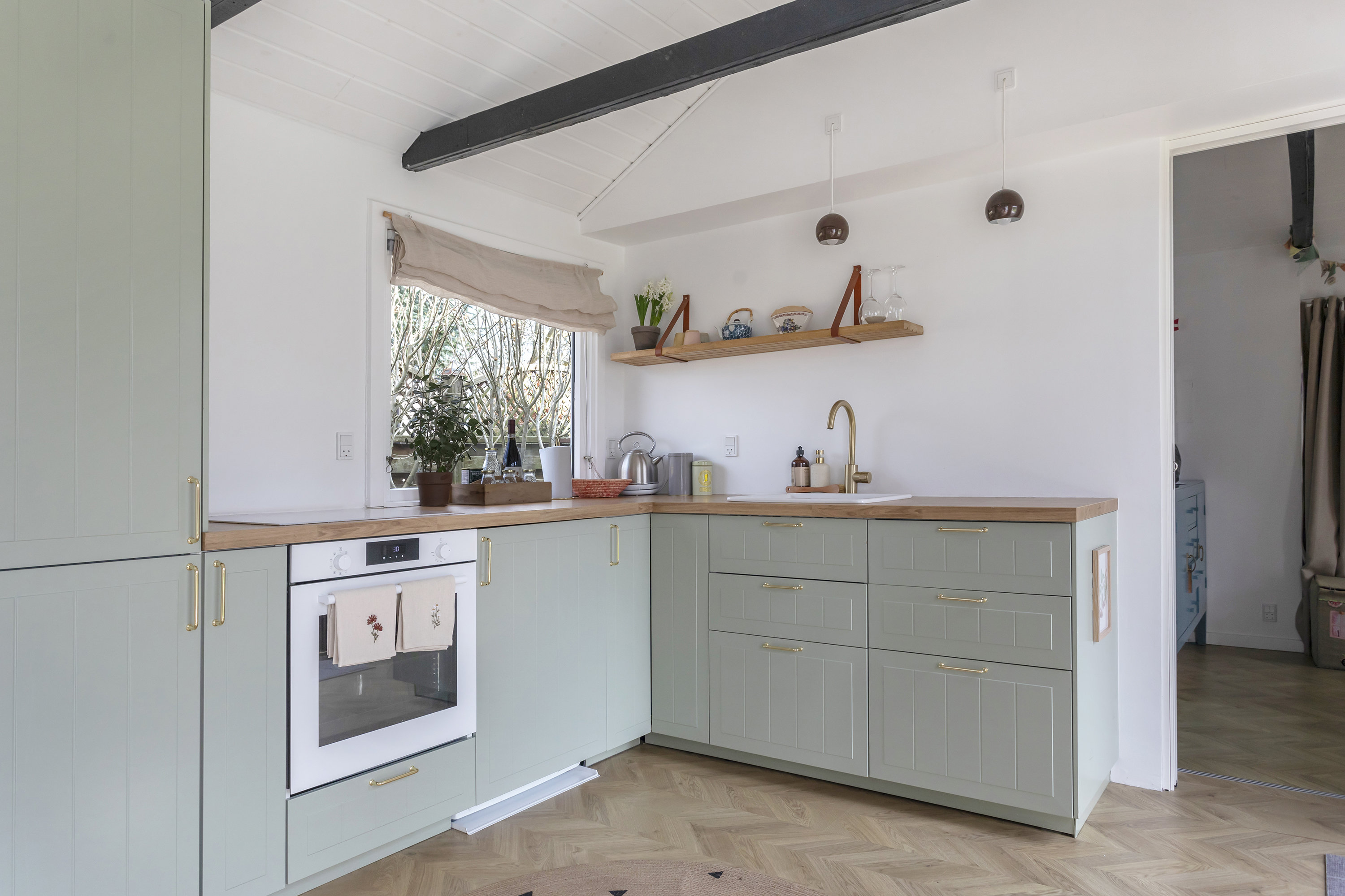 Fremhævet køkken billede i fuldskærmstilstand. Billede af Hf. Sano 122, 2770 Kastrup