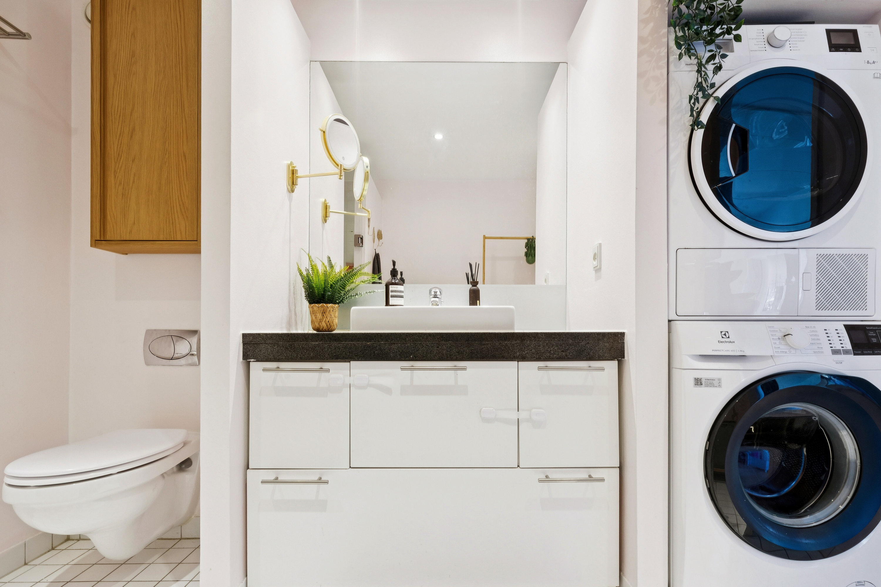 Fremhævet badeværelse billede i fuldskærmstilstand. Billede af Jens Otto Krags Gade 6, 1. th., 2300 København S