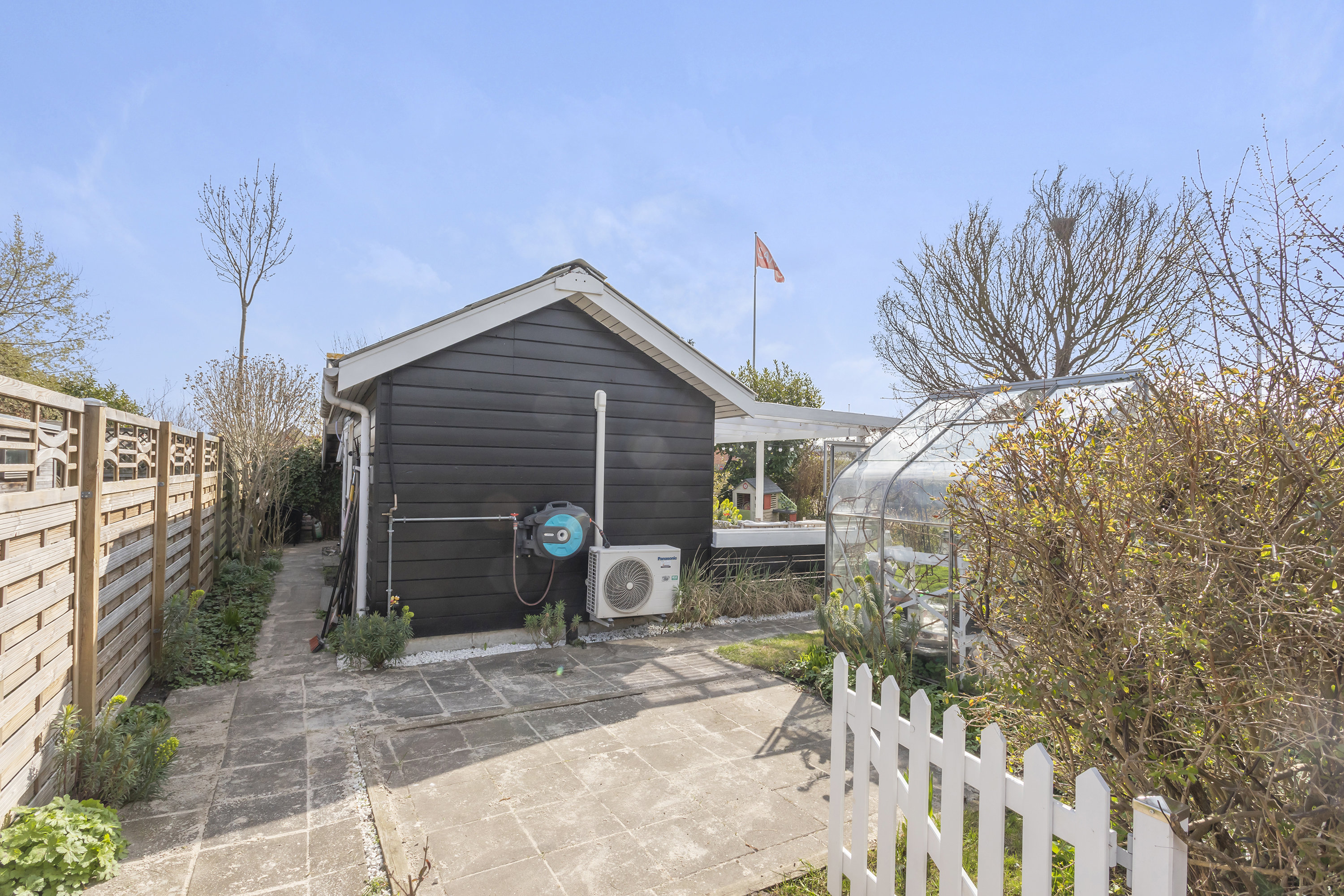 Fremhævet facade billede i fuldskærmstilstand. Billede af Hf. Sano 122, 2770 Kastrup