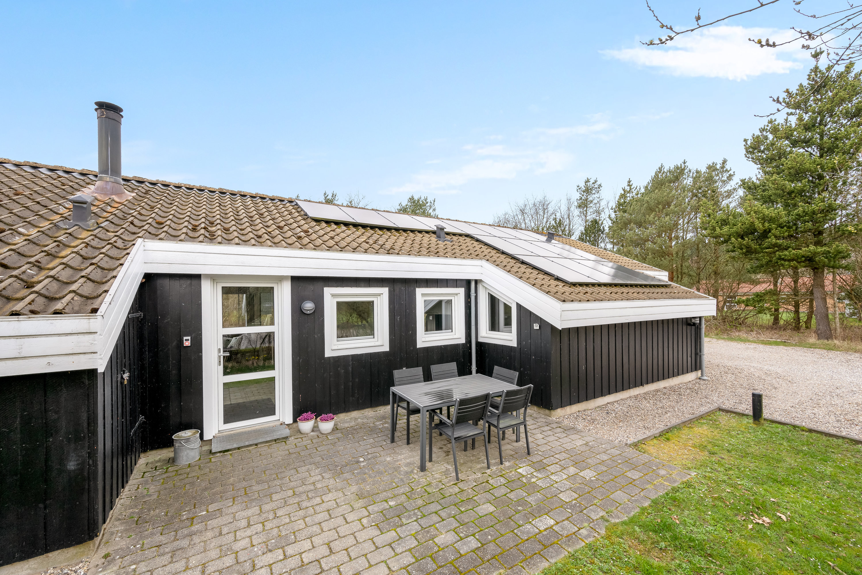 Fremhævet terrasse billede i fuldskærmstilstand. Billede af Skovvang 18, Lønne, 6830 Nørre Nebel