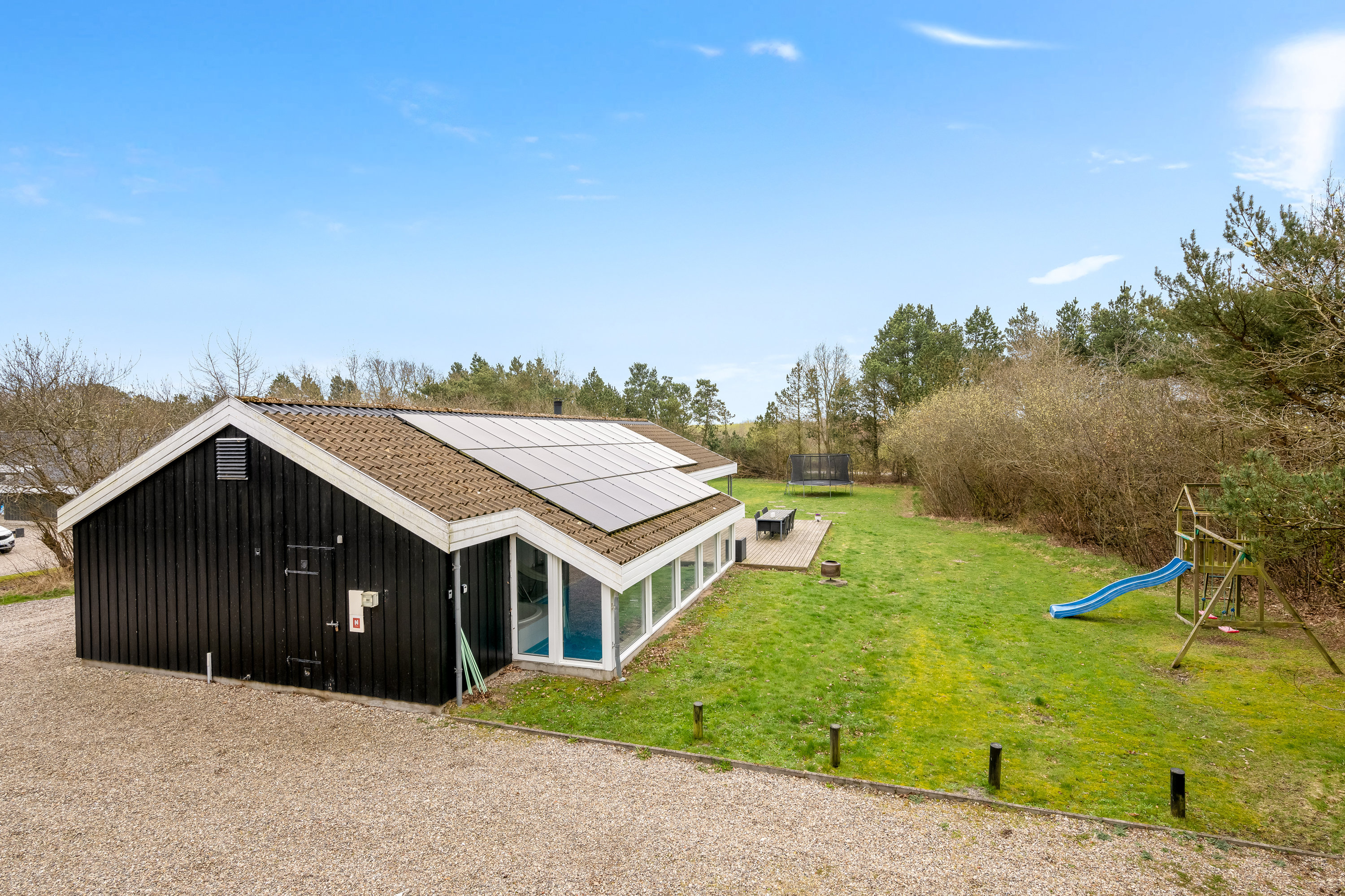 Fremhævet facade billede i fuldskærmstilstand. Billede af Skovvang 18, Lønne, 6830 Nørre Nebel