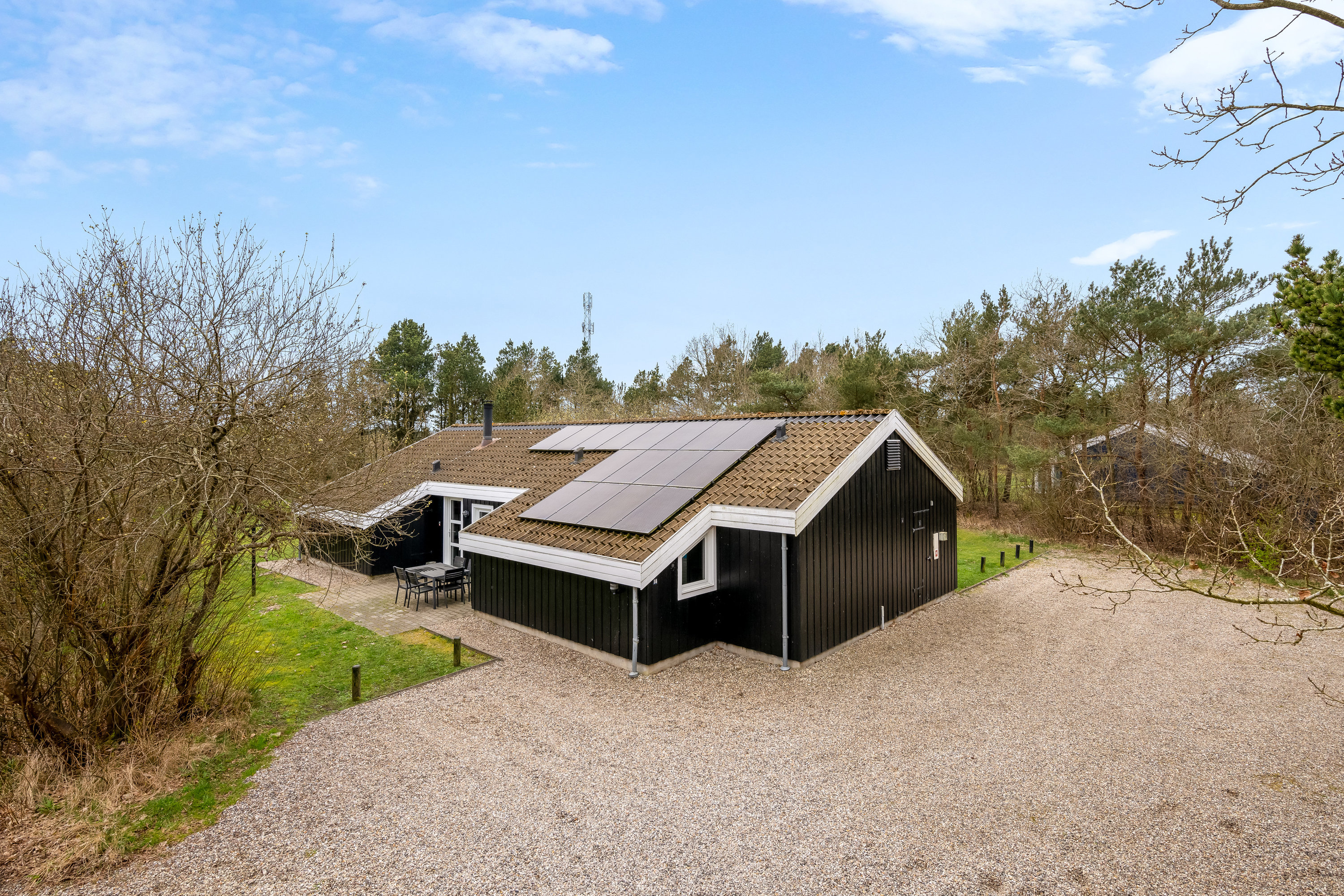 Fremhævet facade billede i fuldskærmstilstand. Billede af Skovvang 18, Lønne, 6830 Nørre Nebel