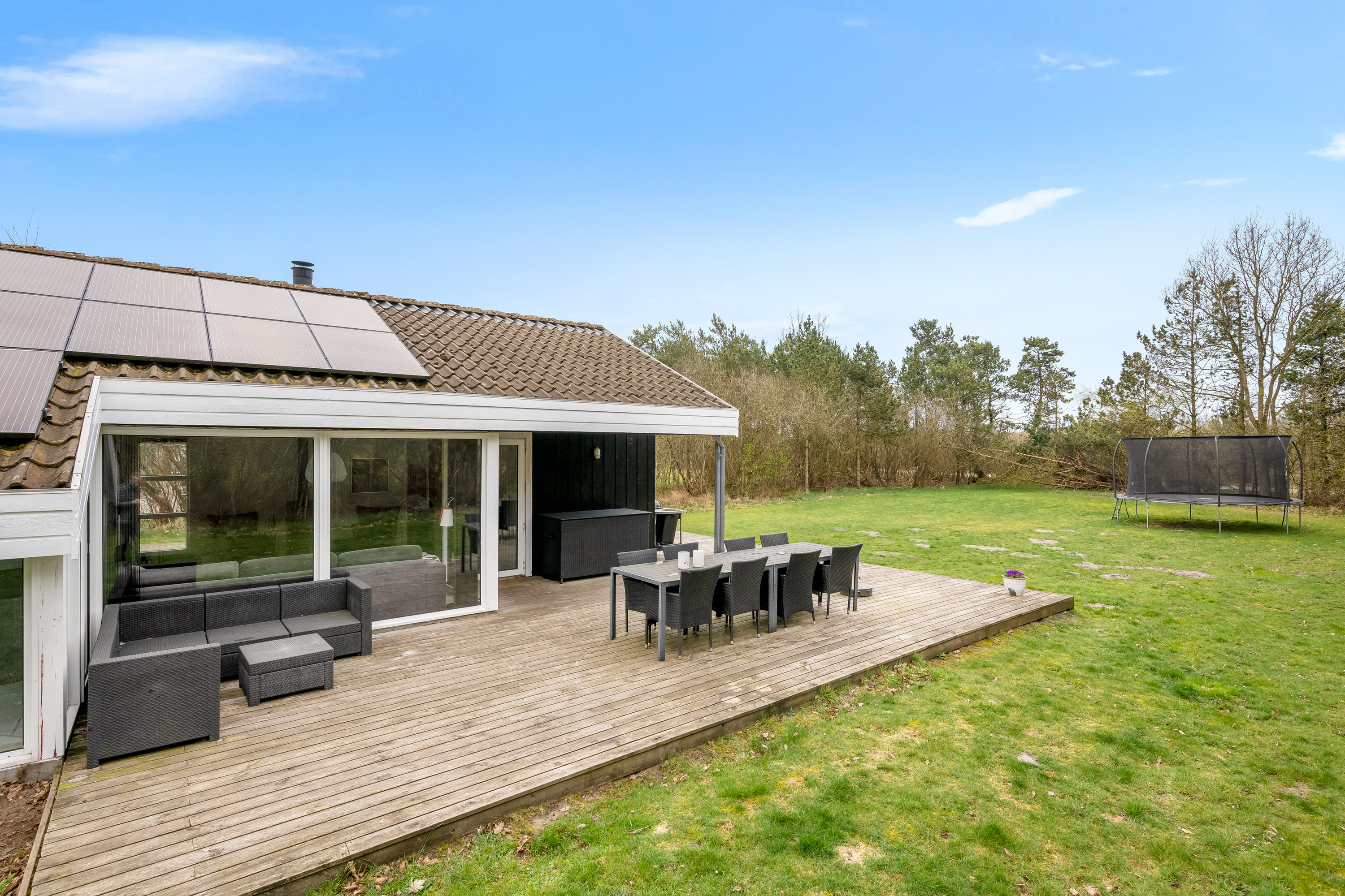 Fremhævet terrasse billede i fuldskærmstilstand. Billede af Skovvang 18, Lønne, 6830 Nørre Nebel