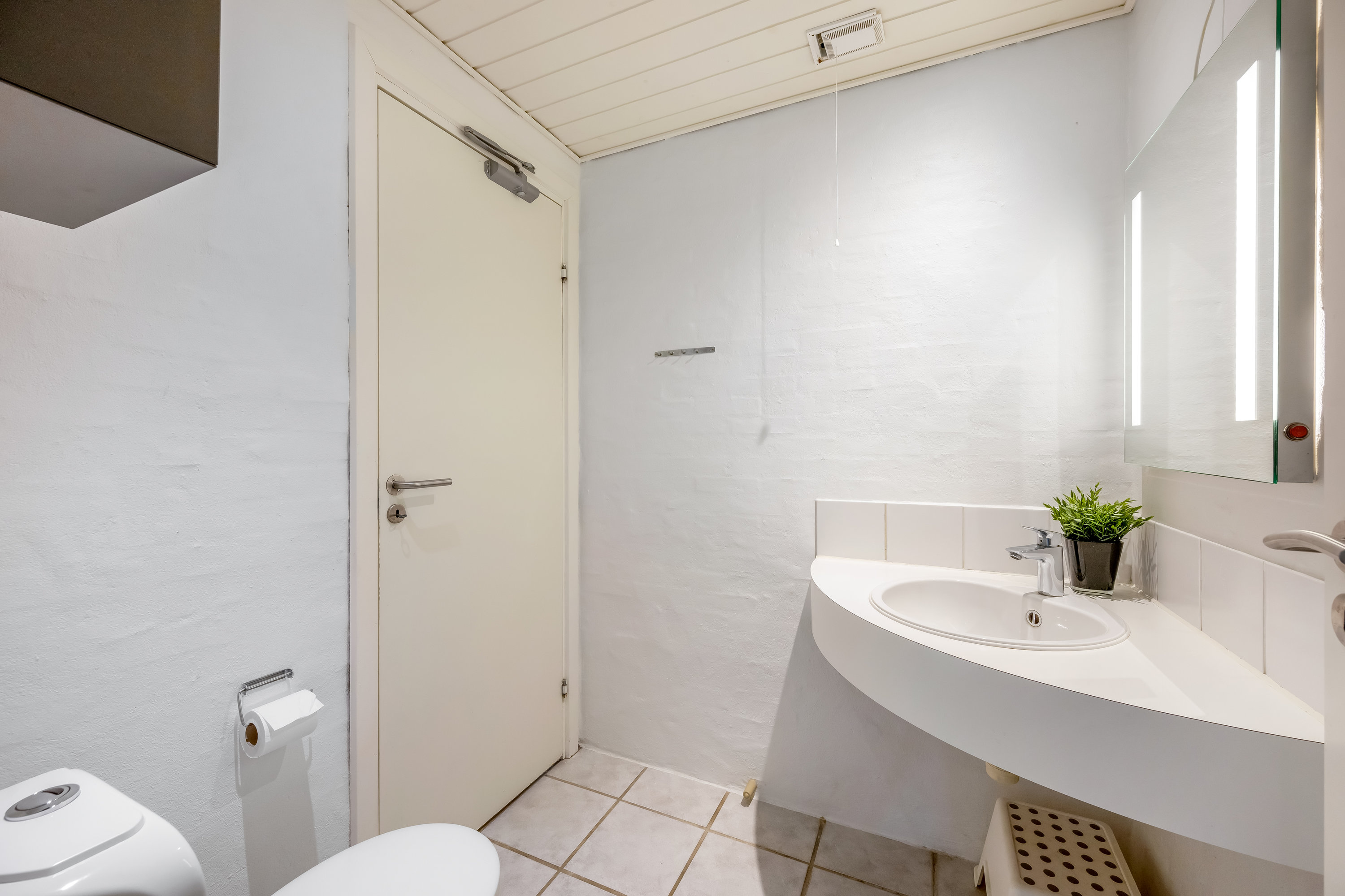 Fremhævet toilet billede i fuldskærmstilstand. Billede af Skovvang 18, Lønne, 6830 Nørre Nebel