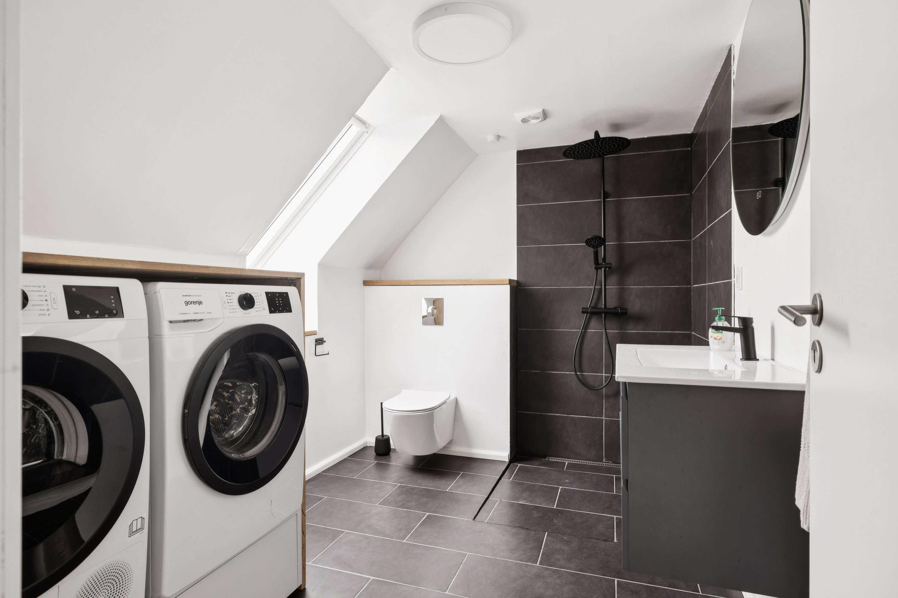 Fremhævet badeværelse billede i fuldskærmstilstand. Billede af Vestermarksvej 5, 9610 Nørager