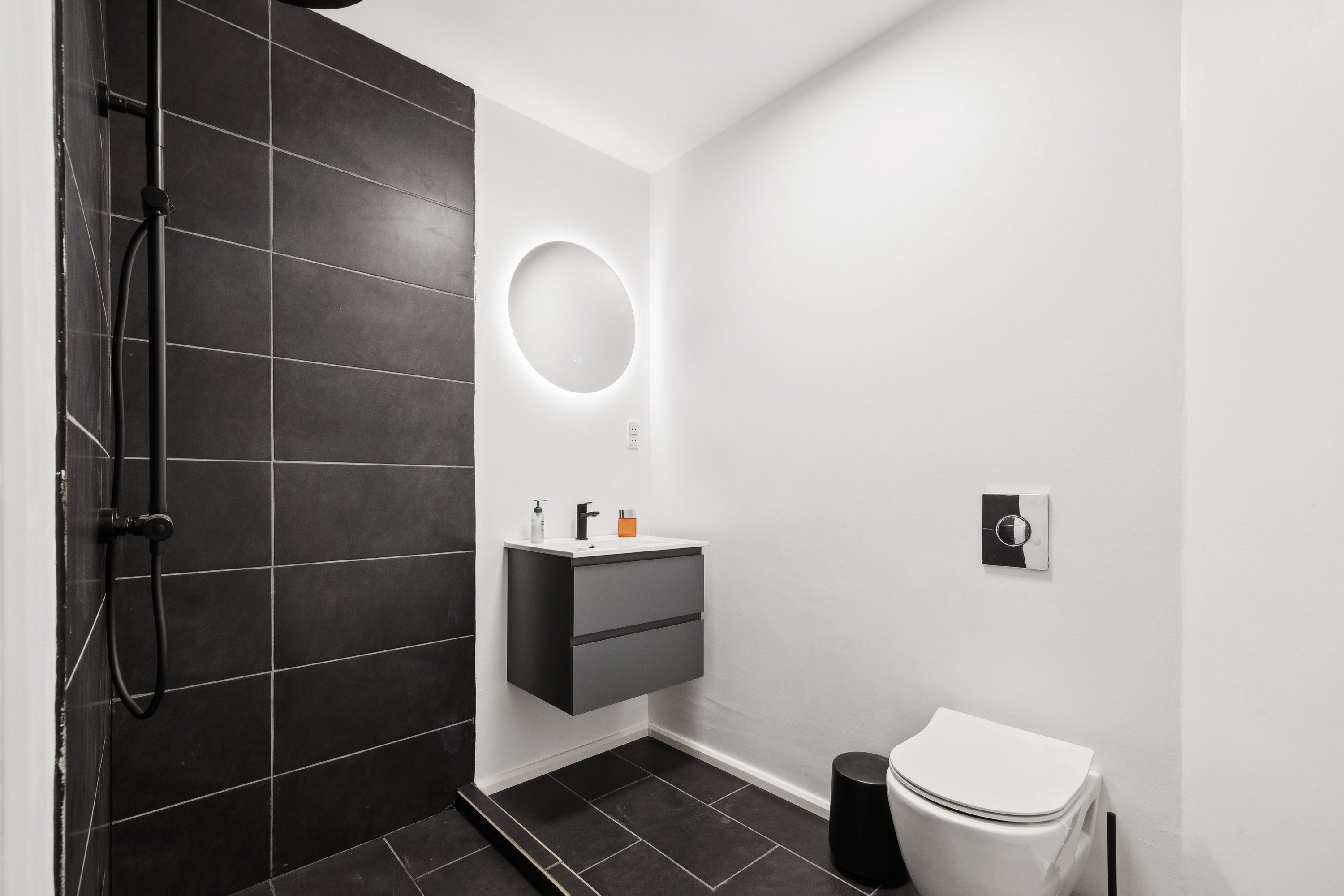 Fremhævet badeværelse billede i fuldskærmstilstand. Billede af Vestermarksvej 5, 9610 Nørager