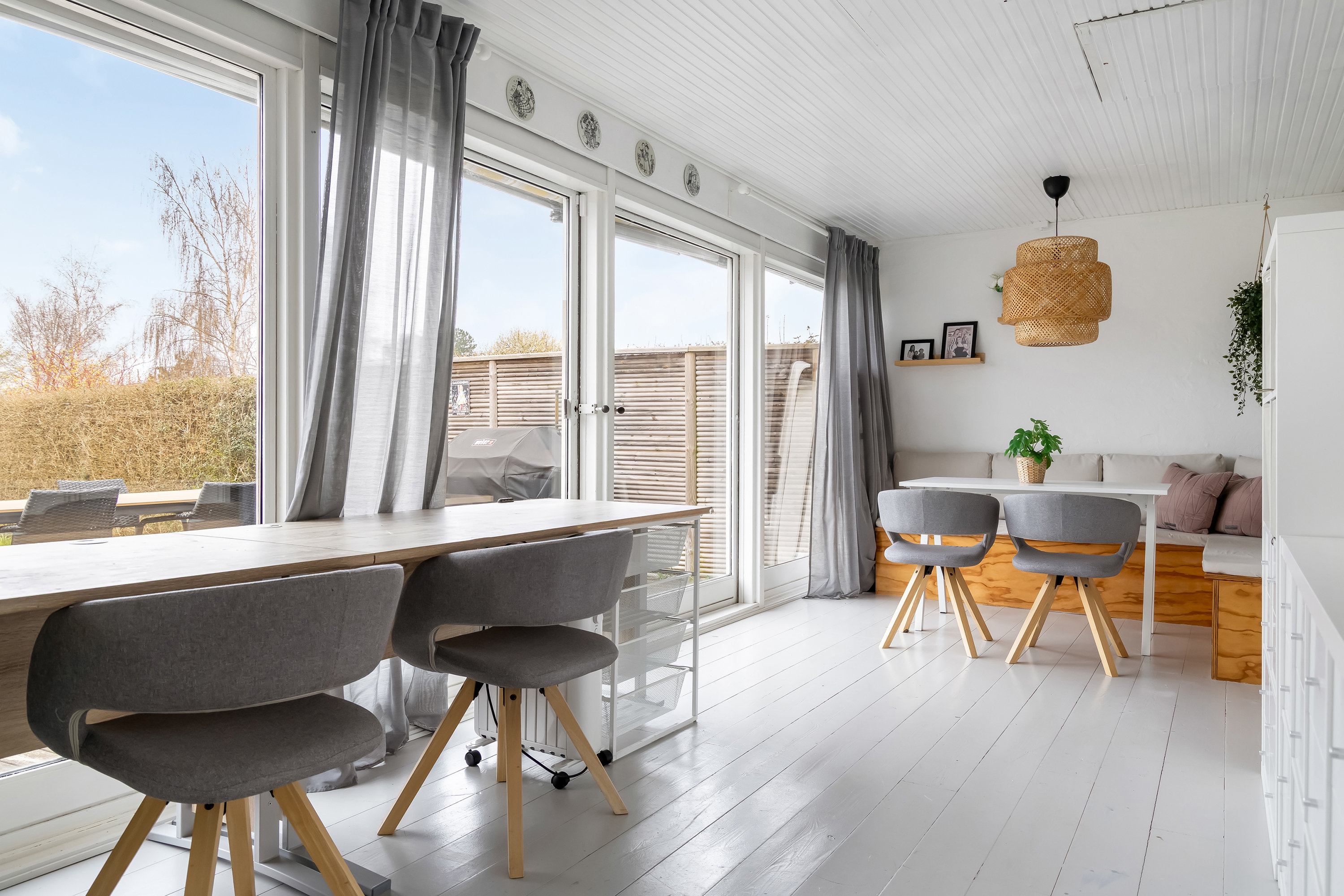 Fremhævet udestue billede i fuldskærmstilstand. Billede af Snerlevej 11, 3600 Frederikssund