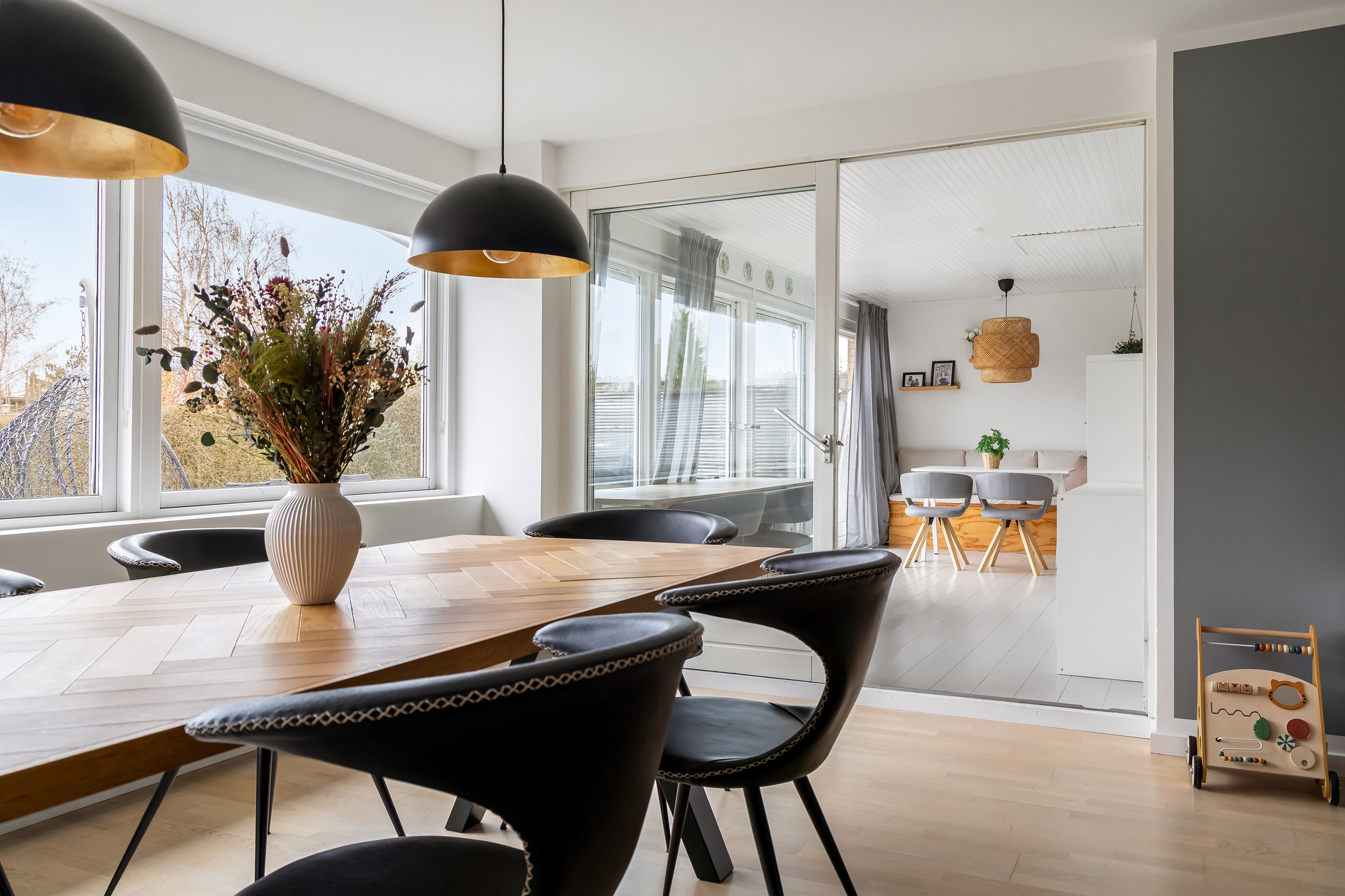 Fremhævet stue billede i fuldskærmstilstand. Billede af Snerlevej 11, 3600 Frederikssund