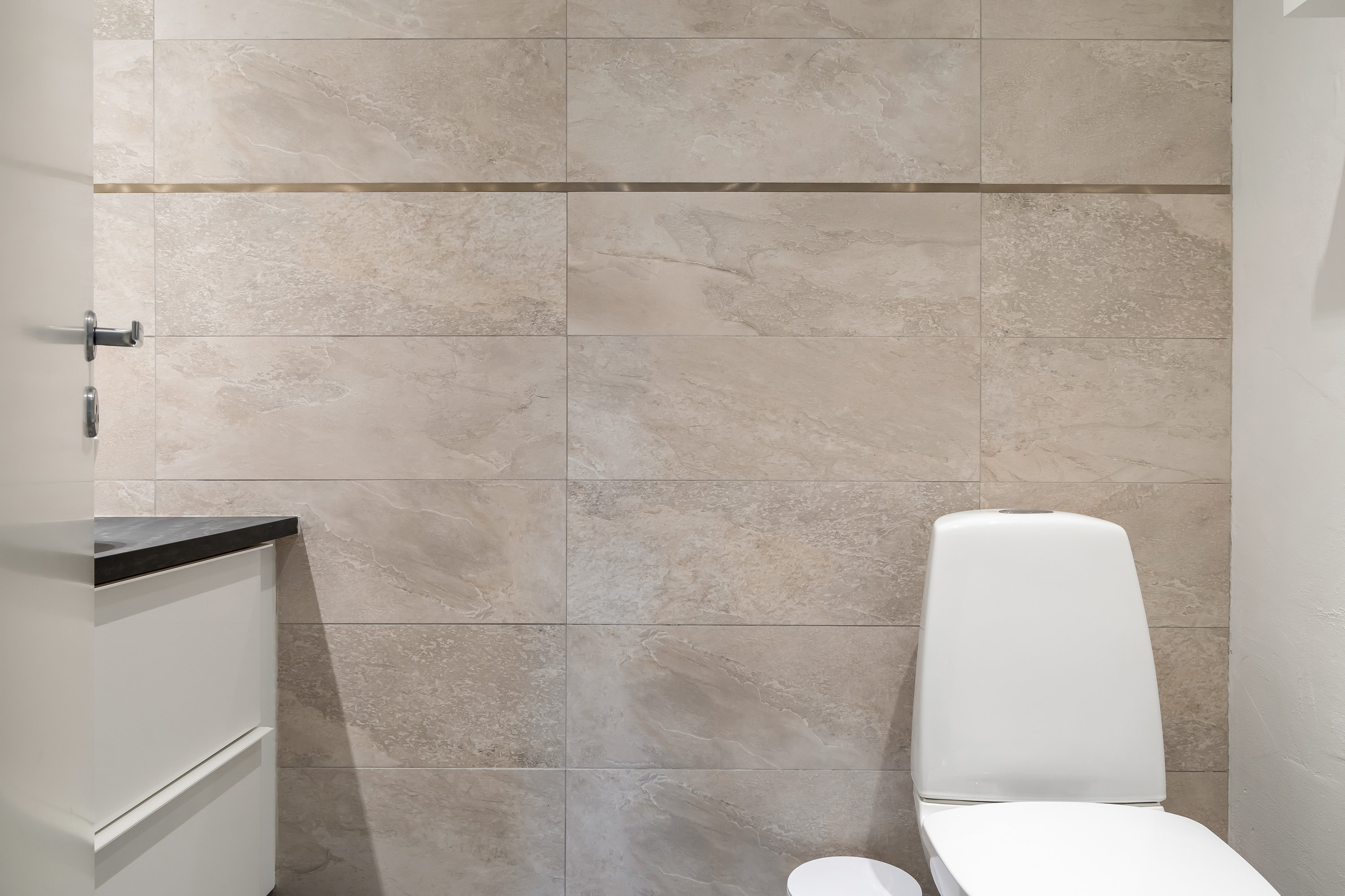 Fremhævet toilet billede i fuldskærmstilstand. Billede af Snerlevej 11, 3600 Frederikssund