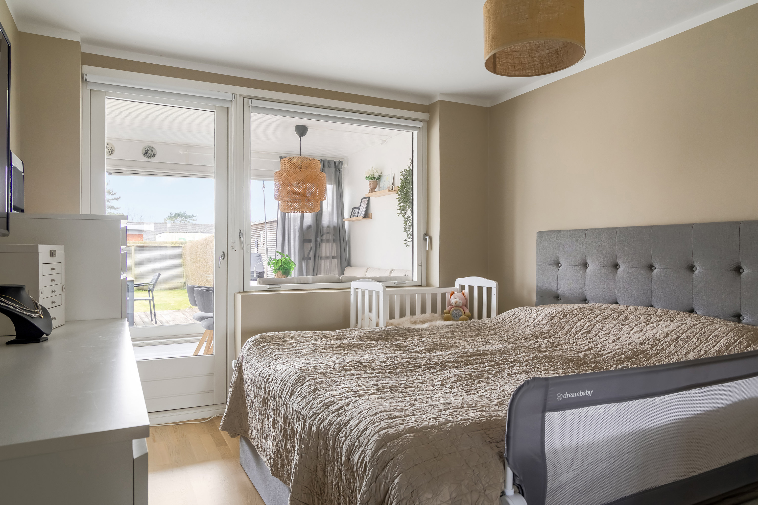 Fremhævet soveværelse billede i fuldskærmstilstand. Billede af Snerlevej 11, 3600 Frederikssund