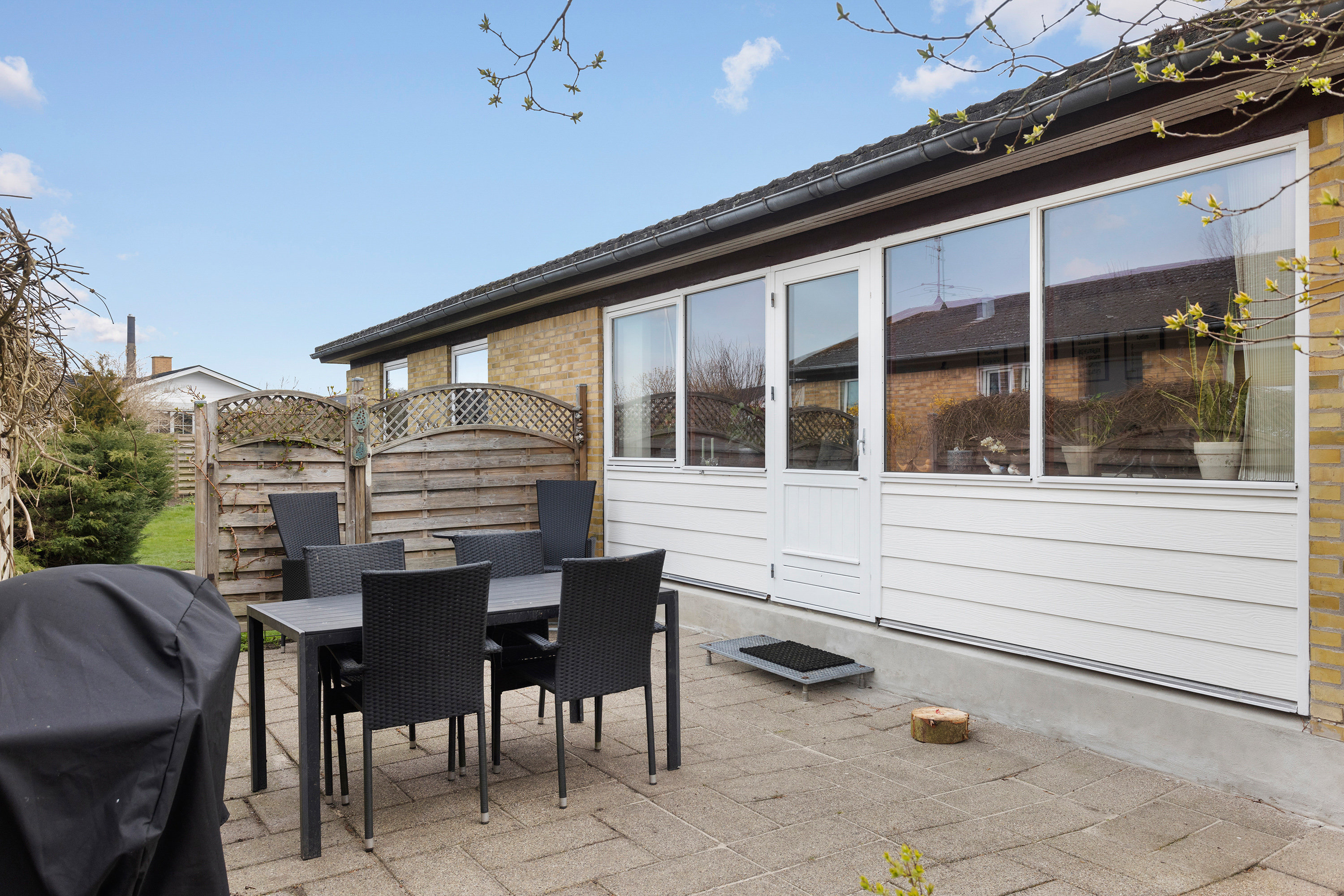 Fremhævet terrasse billede i fuldskærmstilstand. Billede af Elius Andersens Vej 28, 9900 Frederikshavn