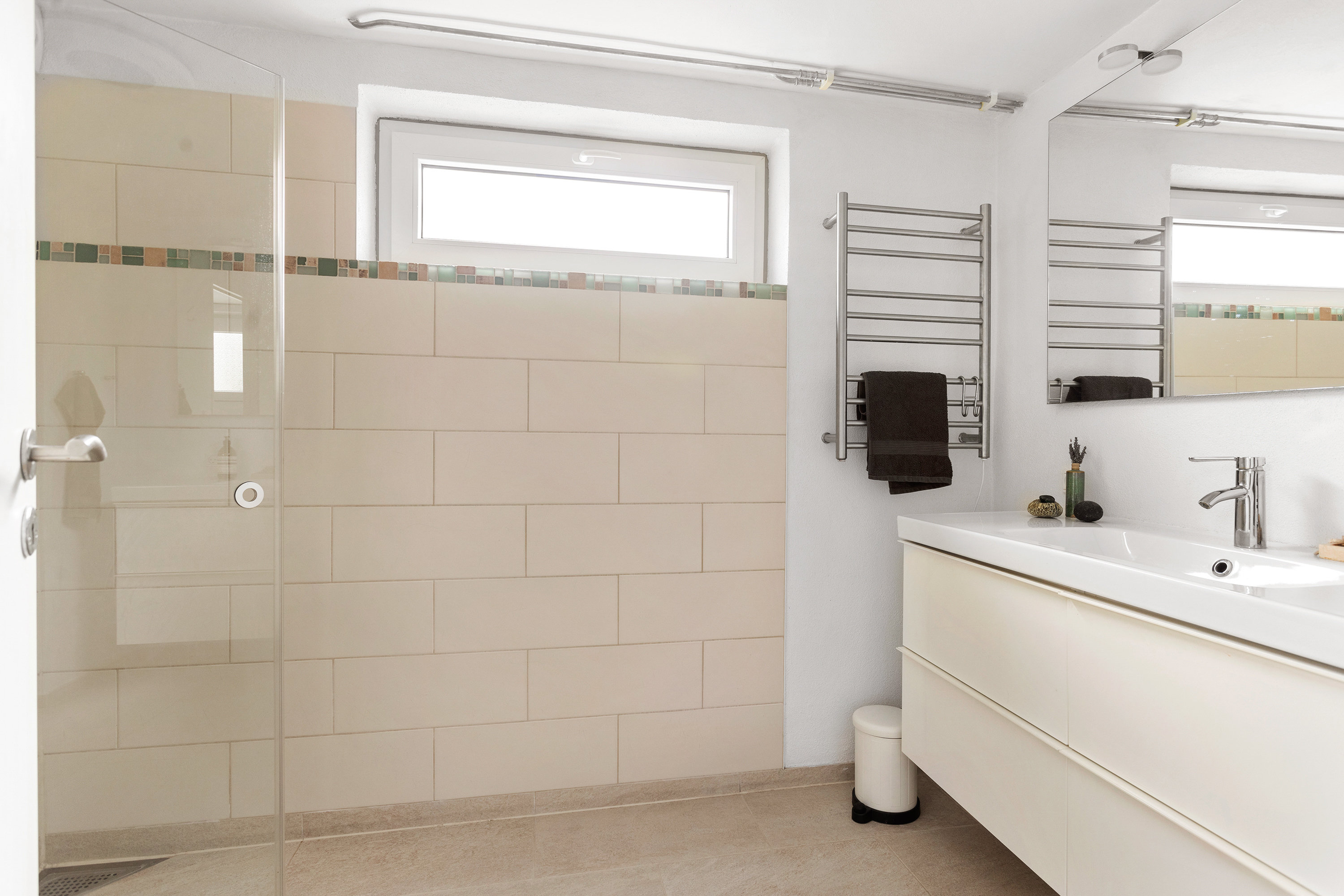 Fremhævet badeværelse billede i fuldskærmstilstand. Billede af Elius Andersens Vej 28, 9900 Frederikshavn