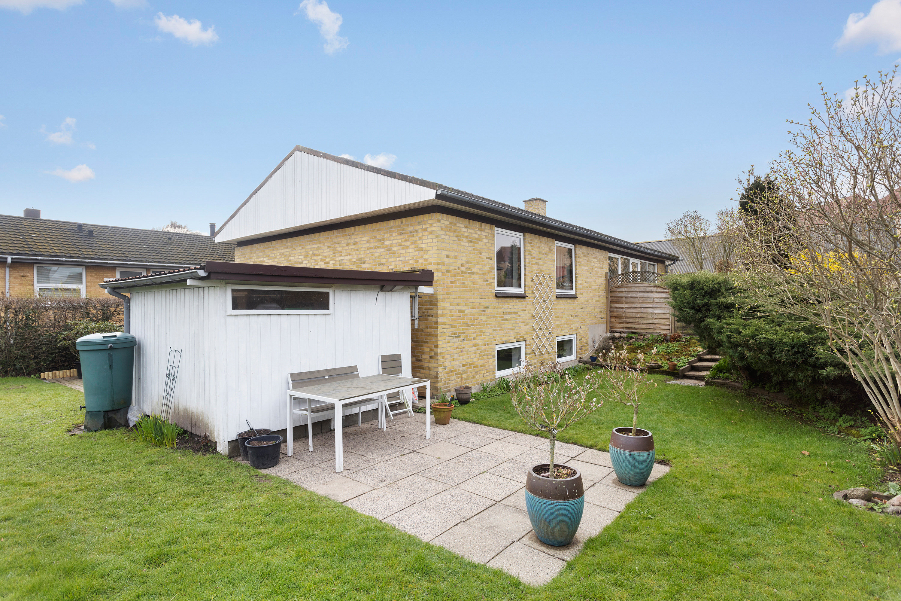 Fremhævet facade billede i fuldskærmstilstand. Billede af Elius Andersens Vej 28, 9900 Frederikshavn