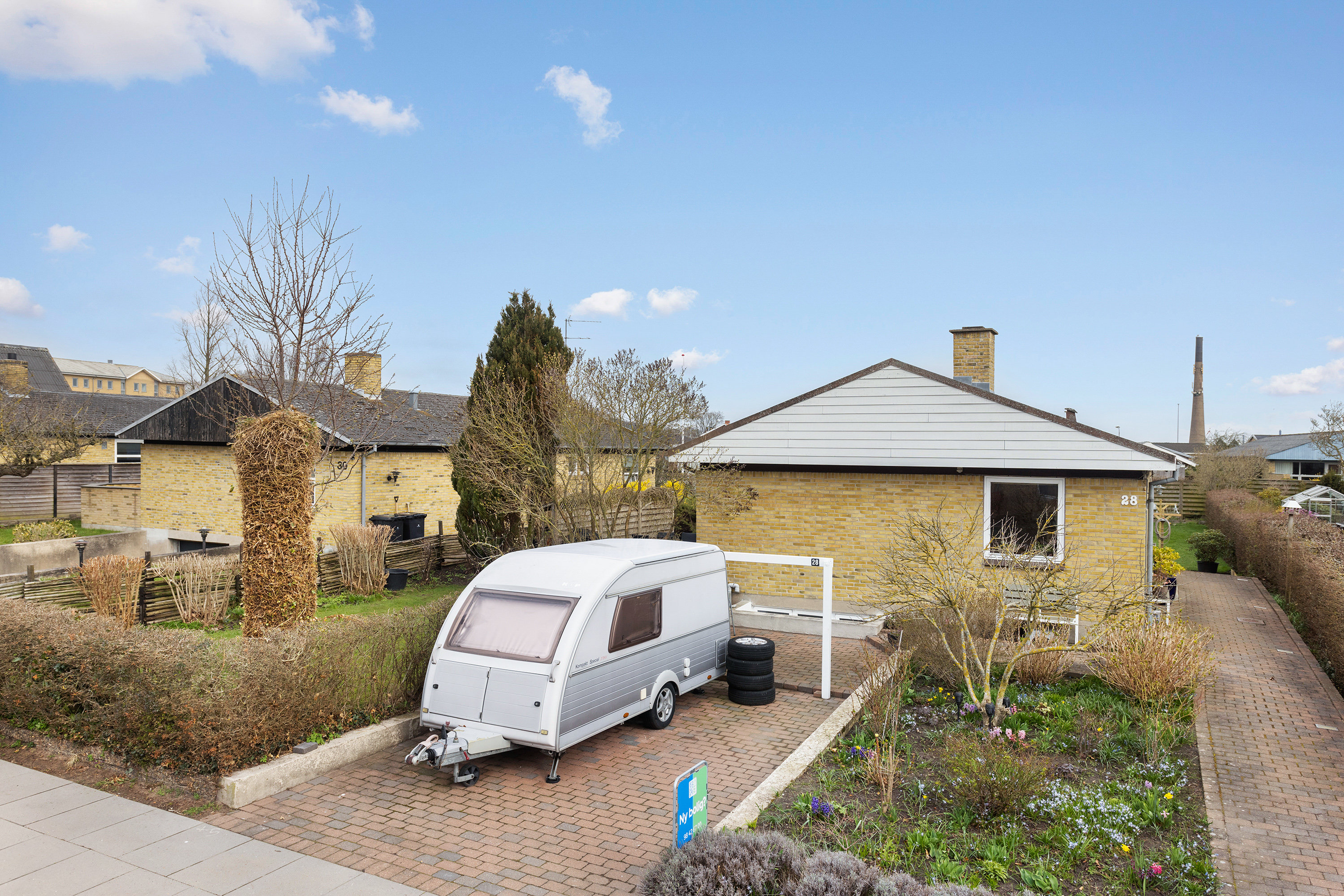 Fremhævet facade billede i fuldskærmstilstand. Billede af Elius Andersens Vej 28, 9900 Frederikshavn