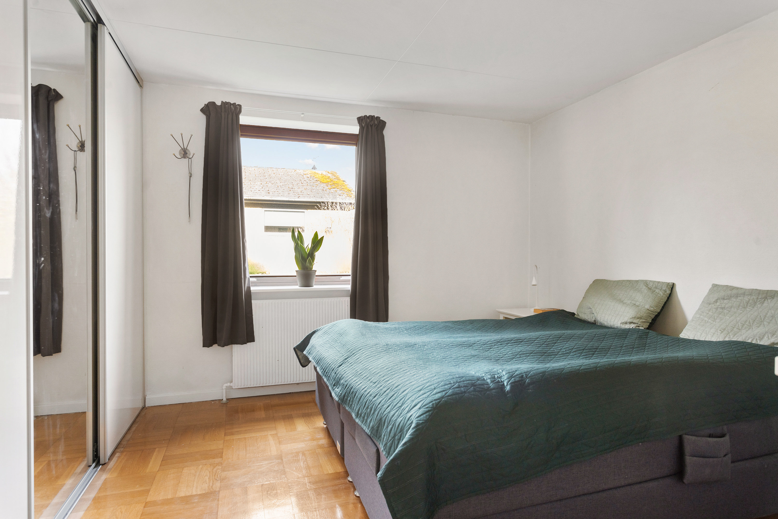 Fremhævet soveværelse billede i fuldskærmstilstand. Billede af Elius Andersens Vej 28, 9900 Frederikshavn