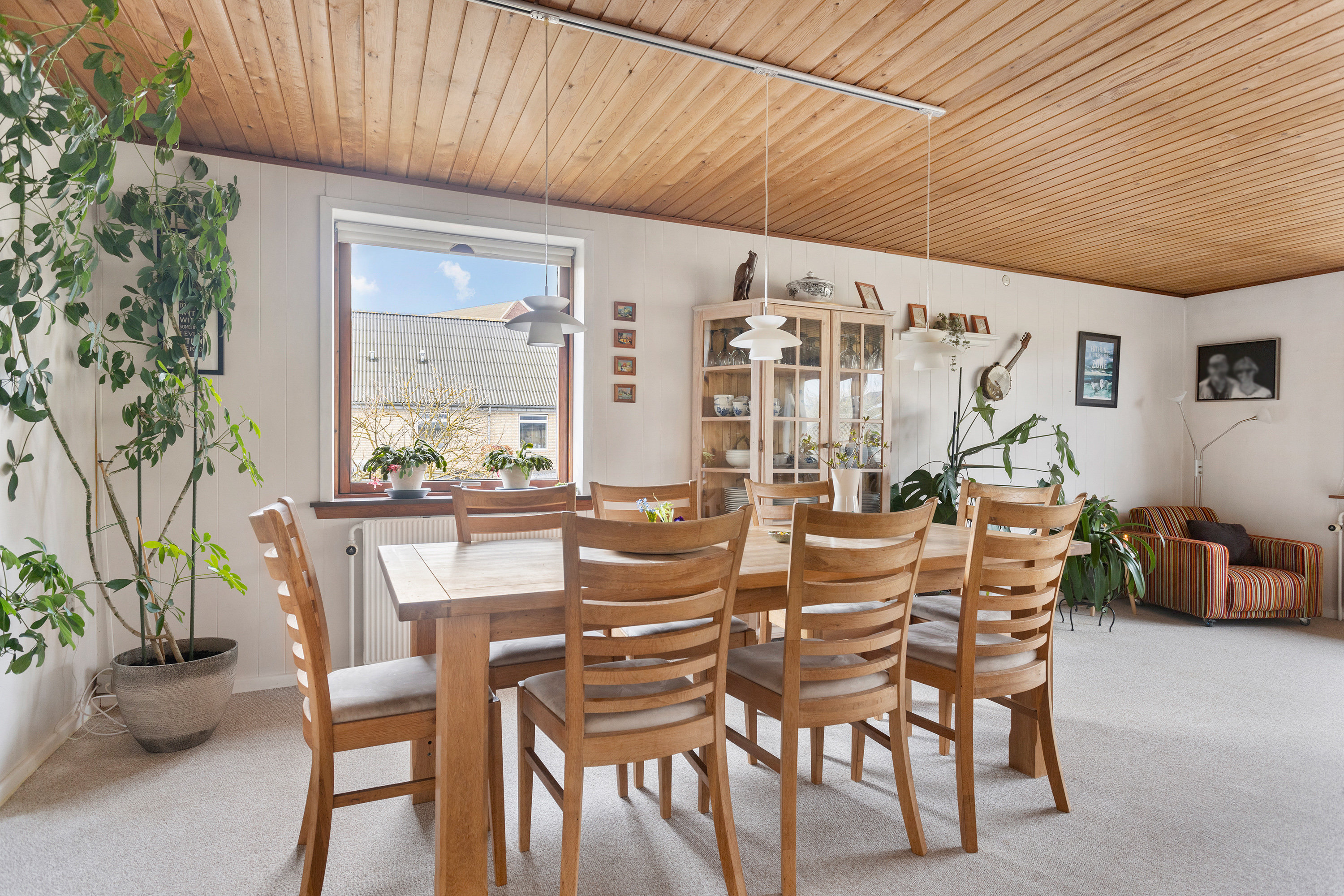 Fremhævet stue billede i fuldskærmstilstand. Billede af Elius Andersens Vej 28, 9900 Frederikshavn