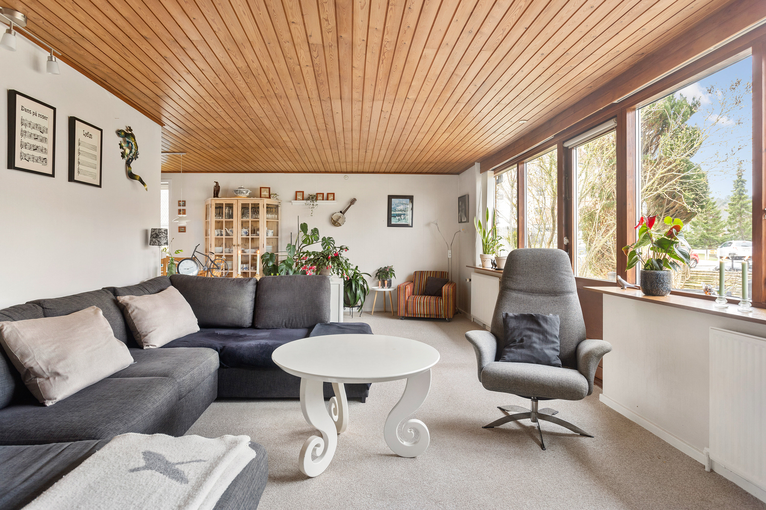 Fremhævet stue billede i fuldskærmstilstand. Billede af Elius Andersens Vej 28, 9900 Frederikshavn