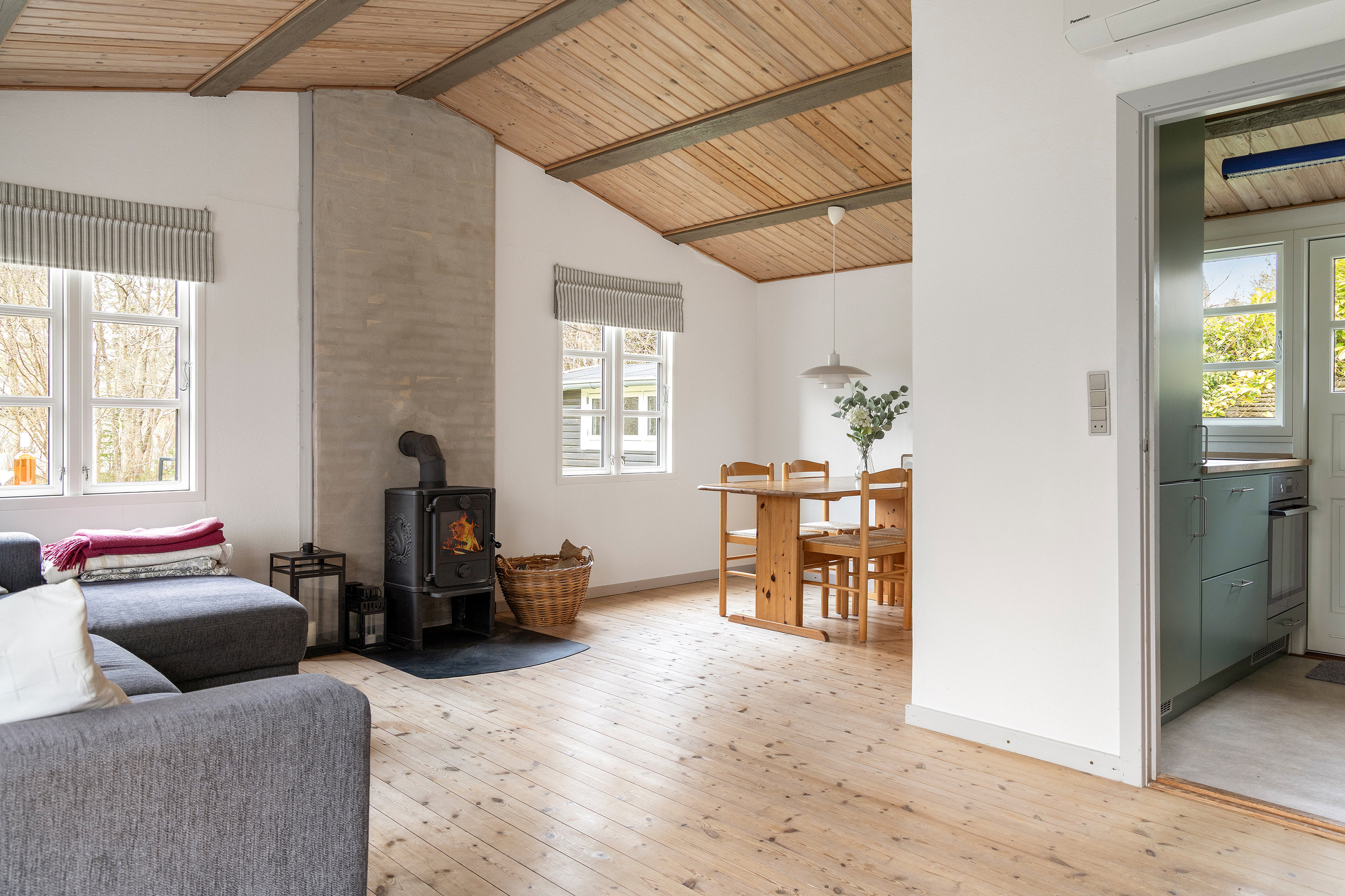 Fremhævet stue billede i fuldskærmstilstand. Billede af Bredekjæret 4, Udsholt, 3230 Græsted