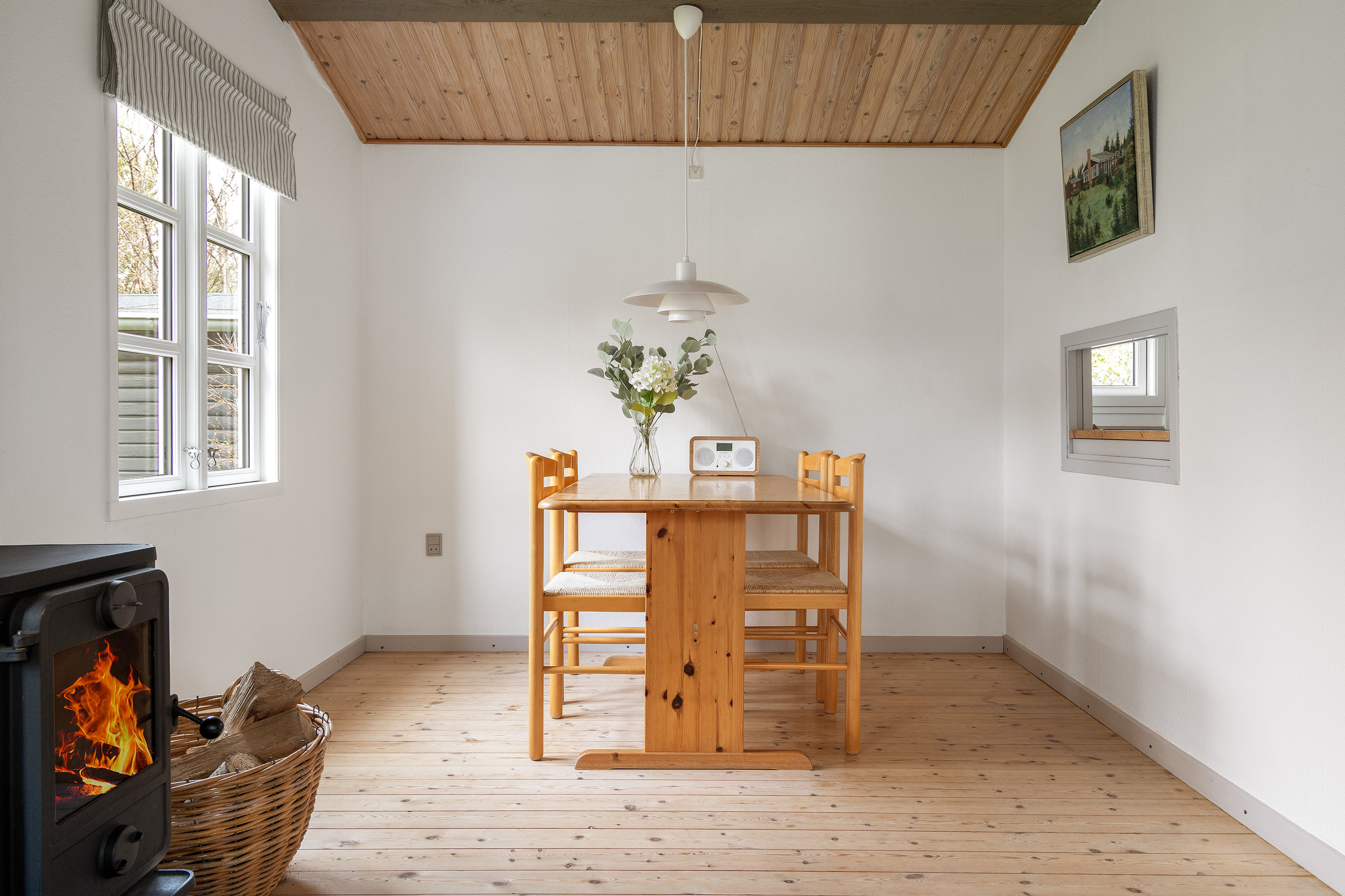 Fremhævet stue billede i fuldskærmstilstand. Billede af Bredekjæret 4, Udsholt, 3230 Græsted