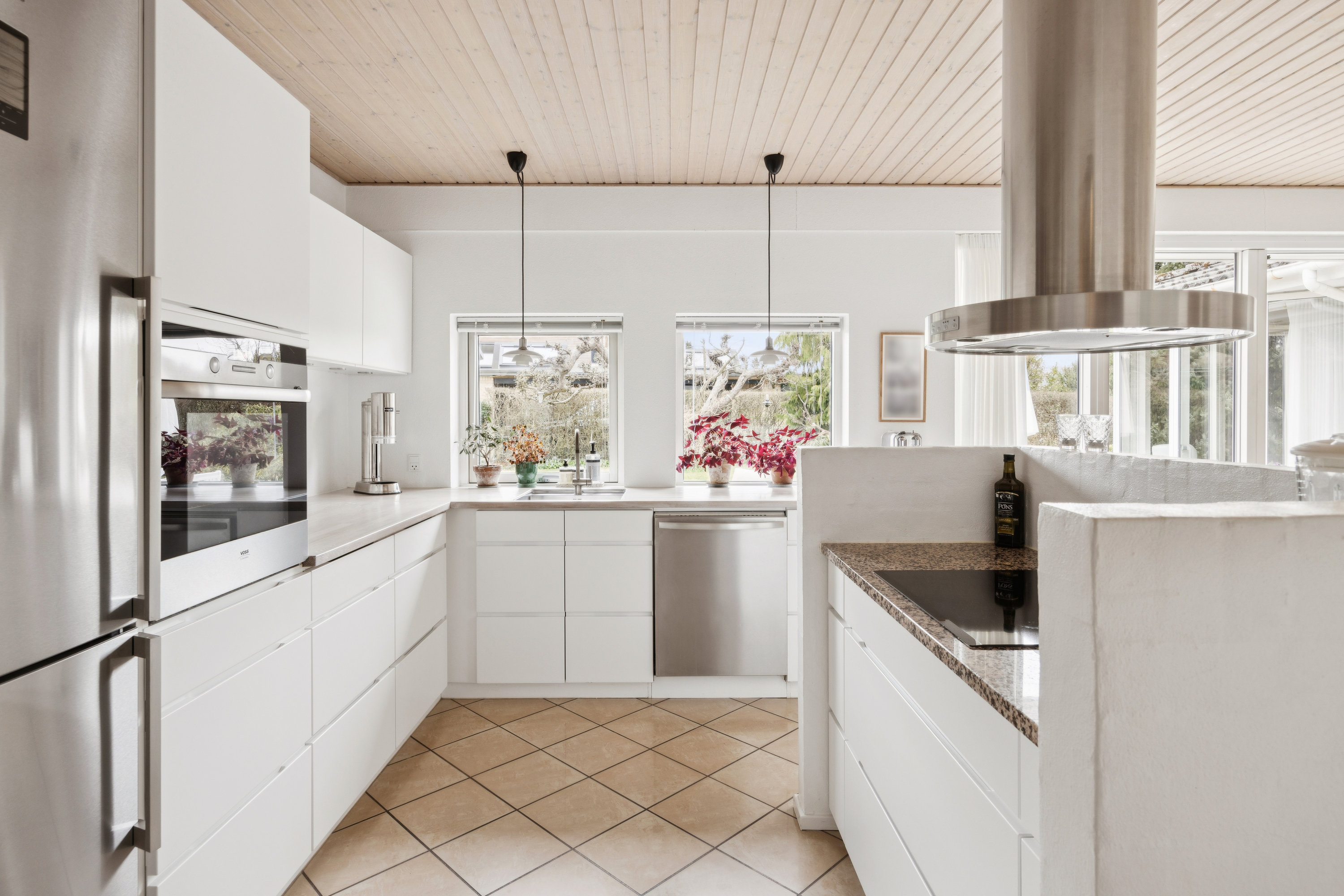 Fremhævet køkken billede i fuldskærmstilstand. Billede af Furesøkrogen 14, 2830 Virum