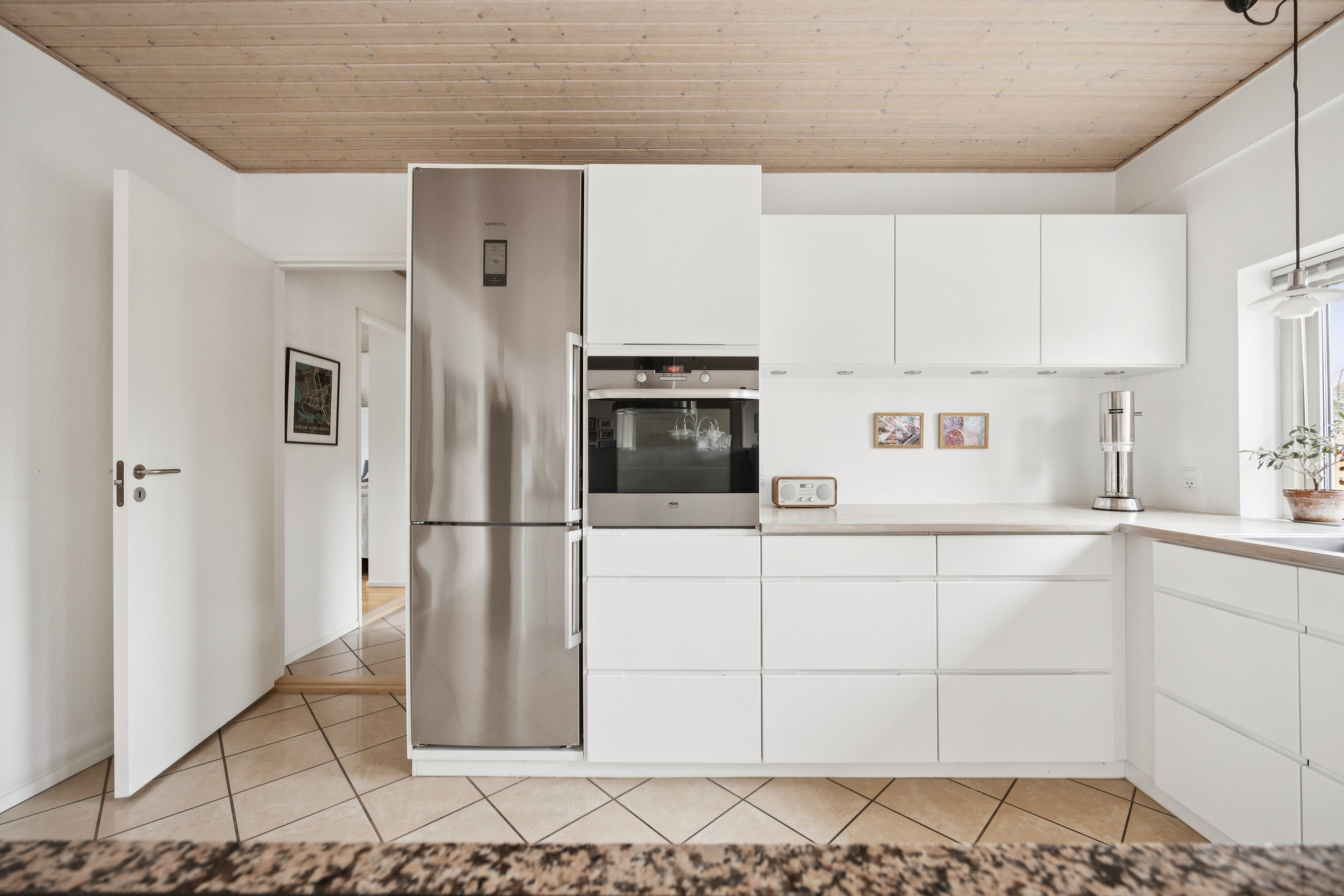 Fremhævet køkken billede i fuldskærmstilstand. Billede af Furesøkrogen 14, 2830 Virum