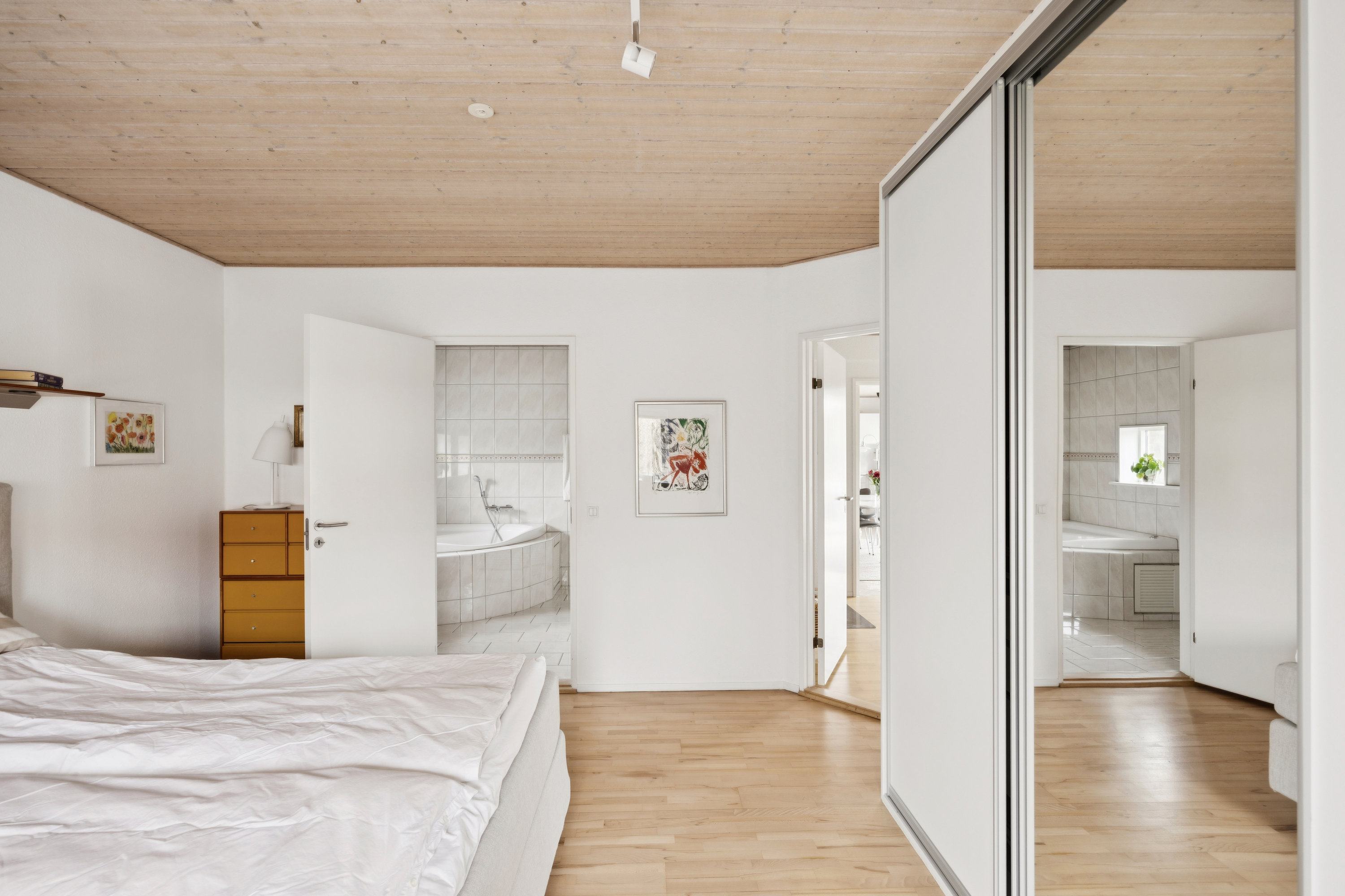 Fremhævet værelse billede i fuldskærmstilstand. Billede af Furesøkrogen 14, 2830 Virum