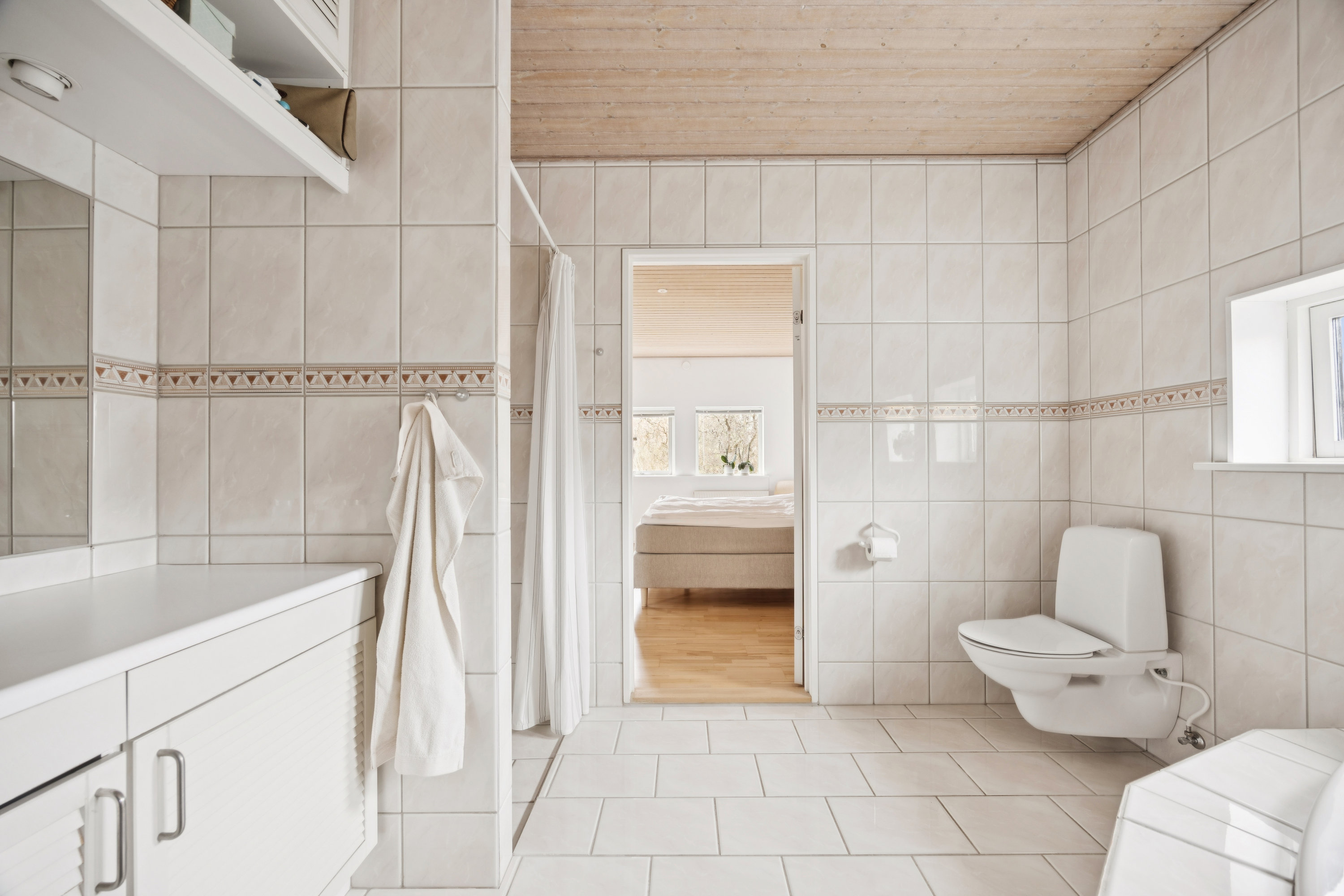 Fremhævet badeværelse billede i fuldskærmstilstand. Billede af Furesøkrogen 14, 2830 Virum