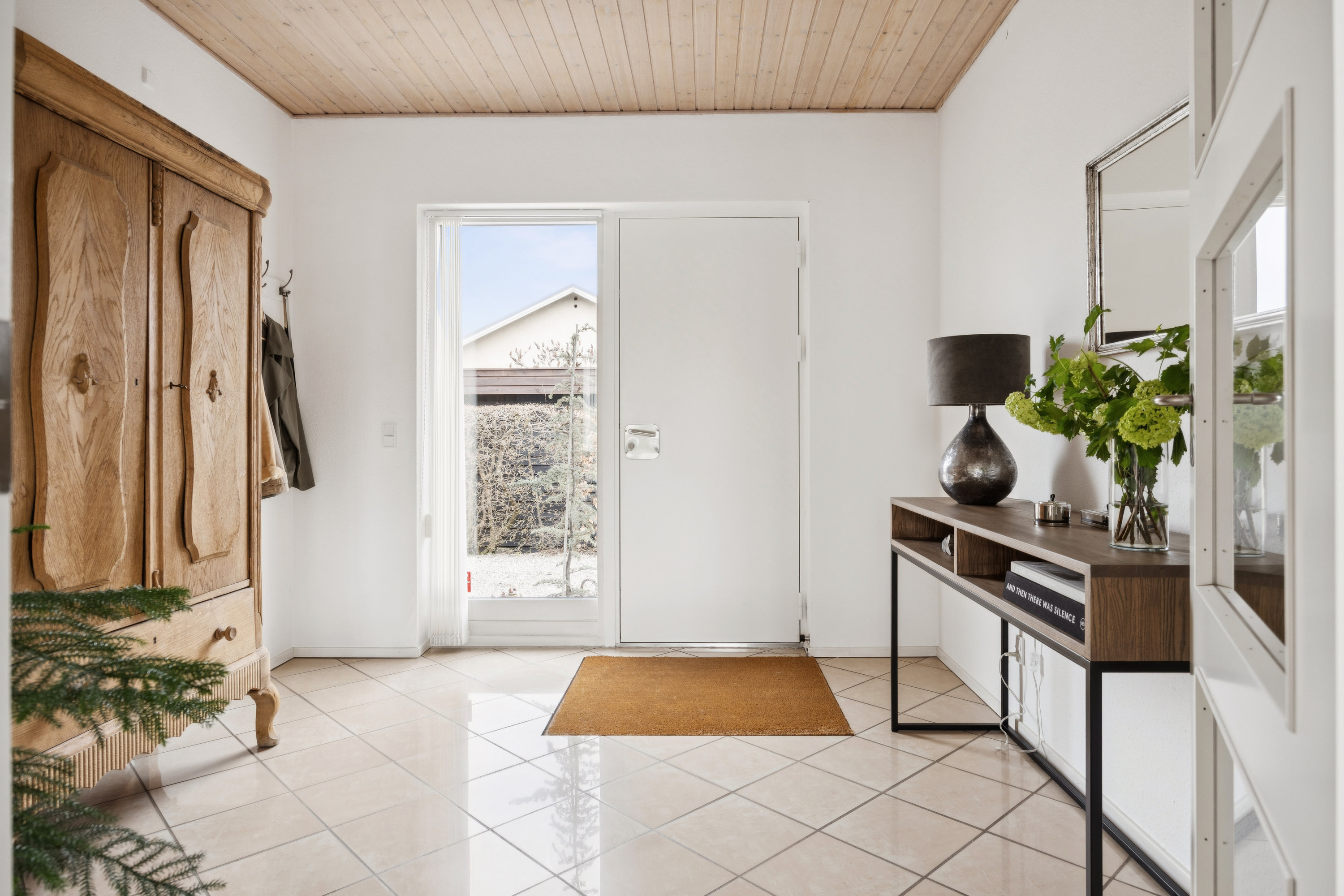 Fremhævet gang billede i fuldskærmstilstand. Billede af Furesøkrogen 14, 2830 Virum