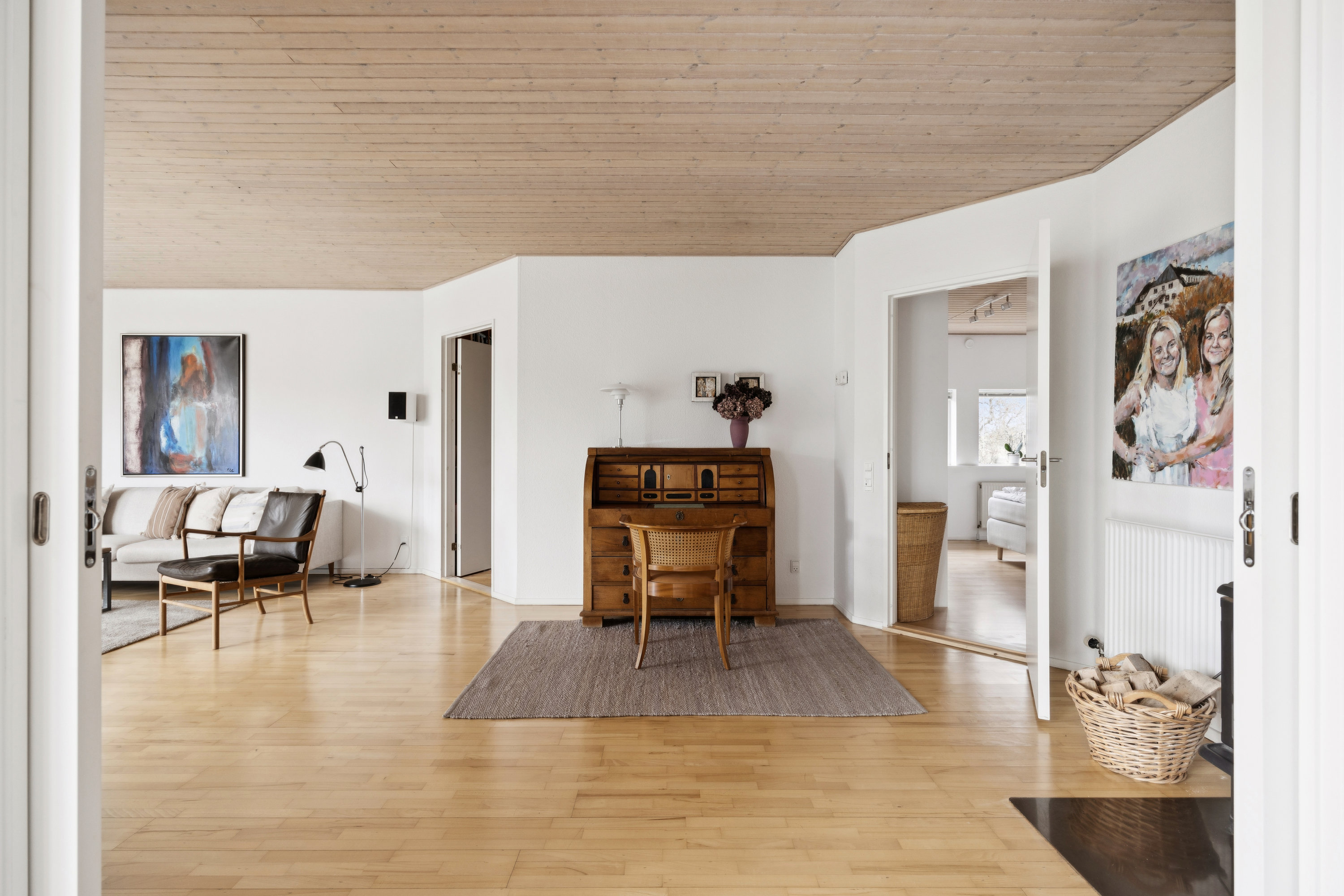 Fremhævet stue billede i fuldskærmstilstand. Billede af Furesøkrogen 14, 2830 Virum