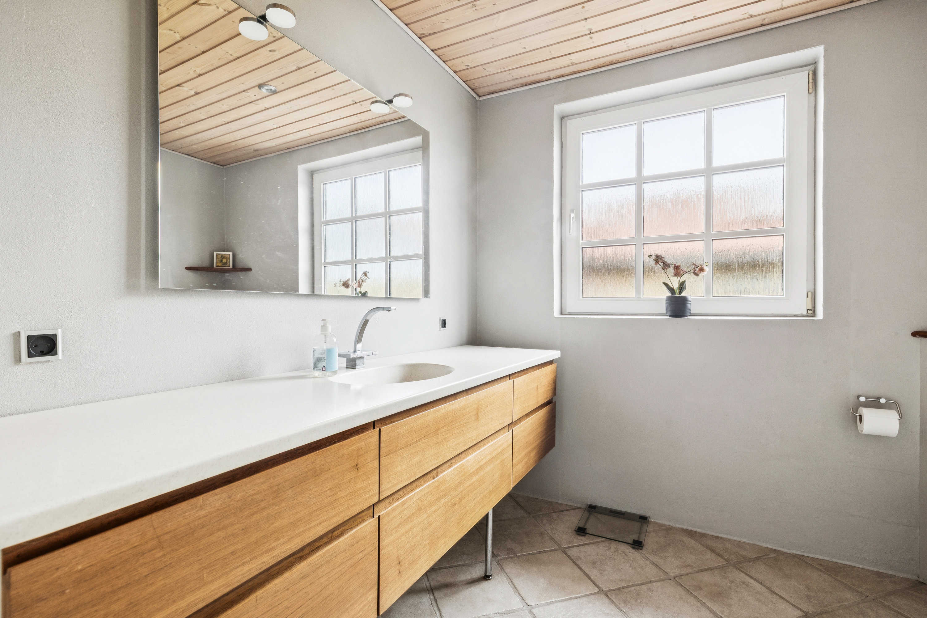 Fremhævet badeværelse billede i fuldskærmstilstand. Billede af Bækparken 41, Valsgård, 9500 Hobro