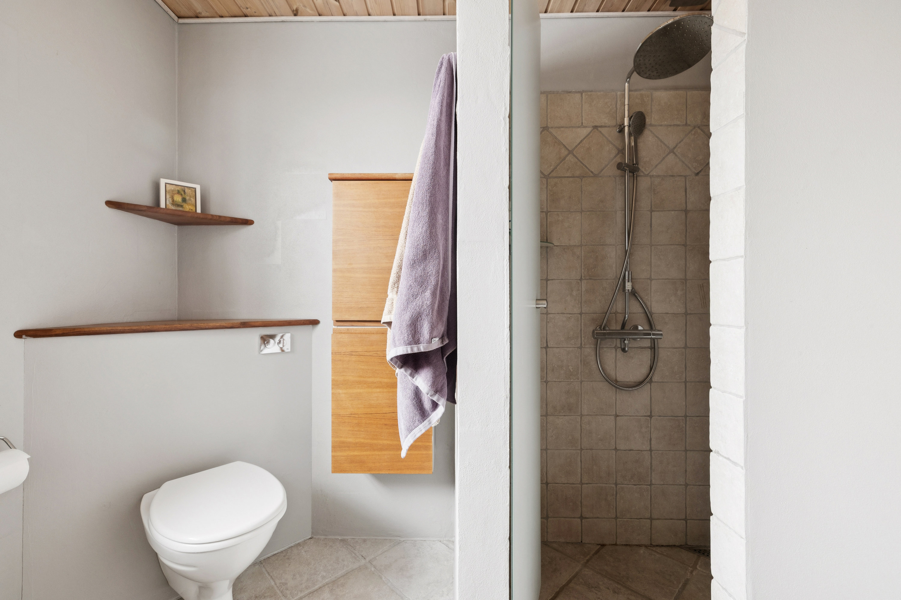 Fremhævet badeværelse billede i fuldskærmstilstand. Billede af Bækparken 41, Valsgård, 9500 Hobro