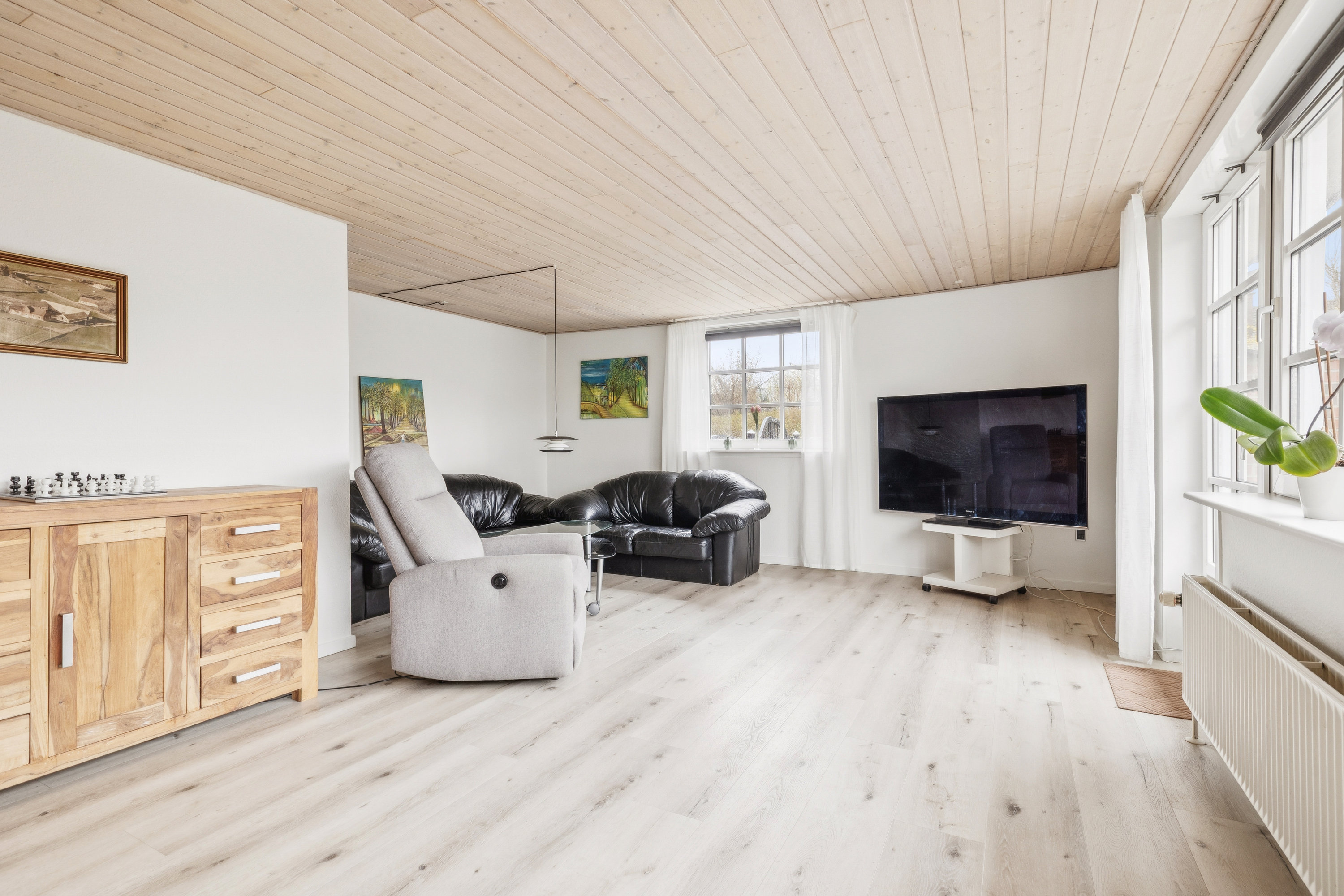 Fremhævet stue billede i fuldskærmstilstand. Billede af Bækparken 41, Valsgård, 9500 Hobro