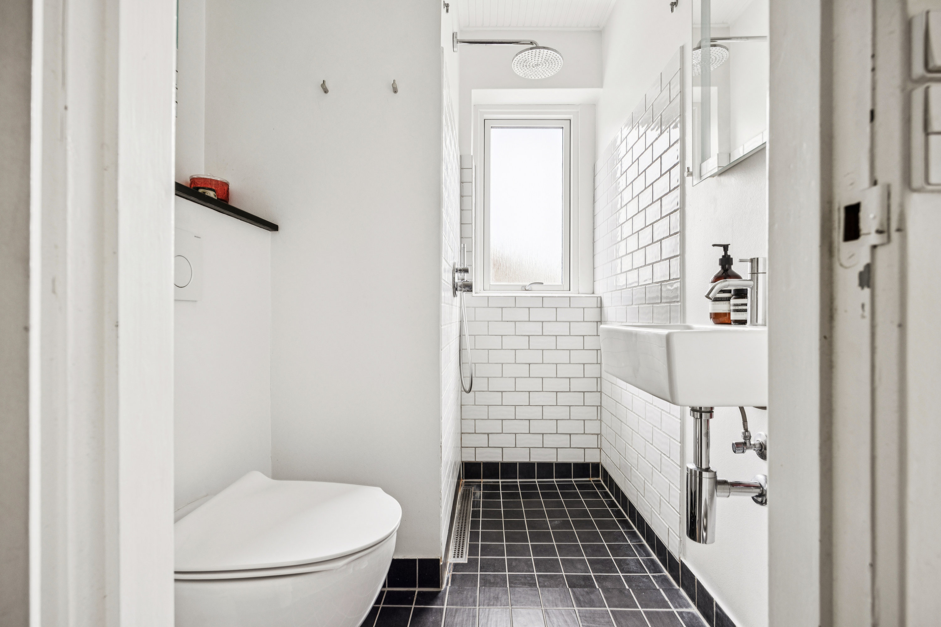 Fremhævet badeværelse billede i fuldskærmstilstand. Billede af Glaciset 44B, 2800 Kongens Lyngby