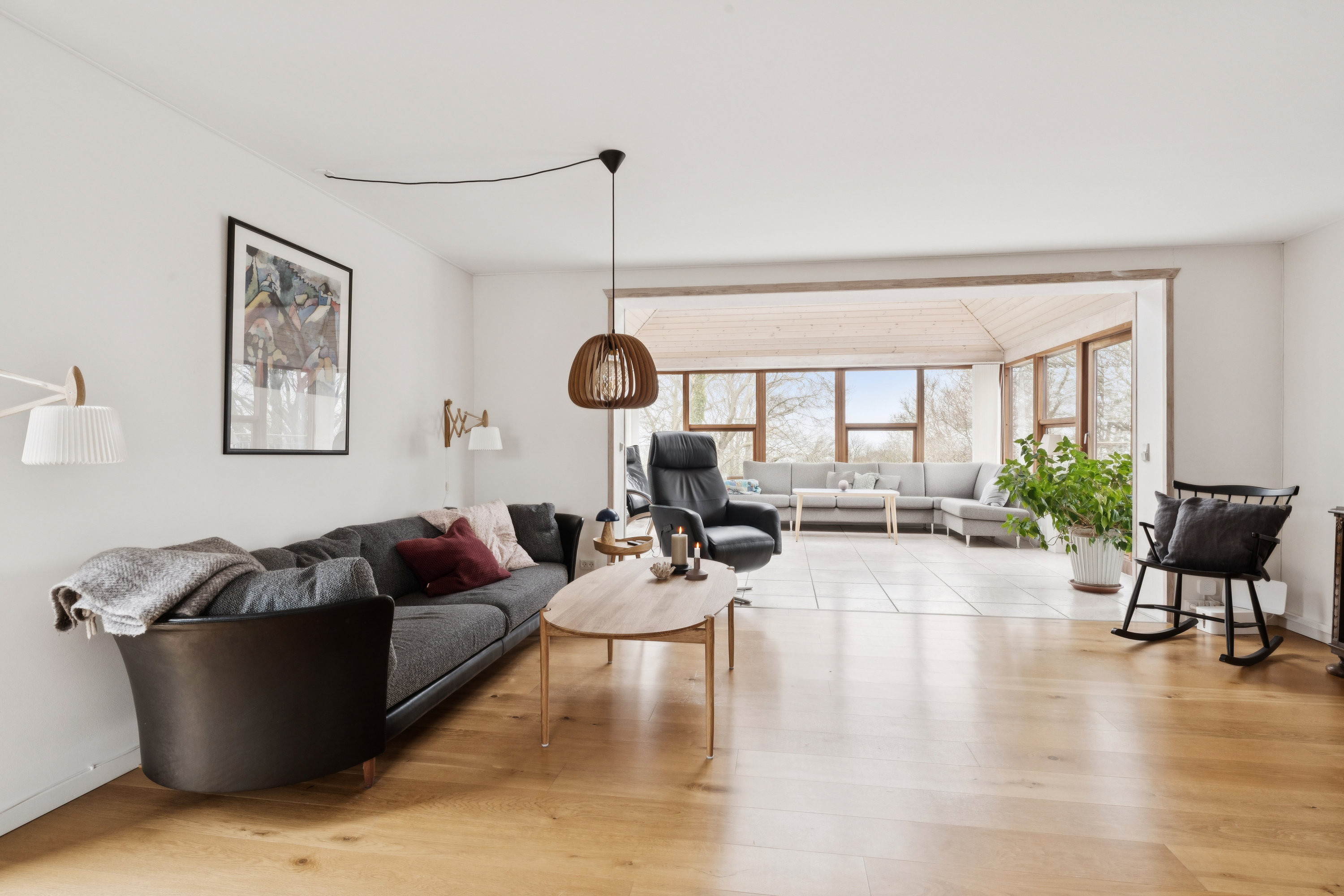 Fremhævet stue billede i fuldskærmstilstand. Billede af Solbakken 44, 9240 Nibe