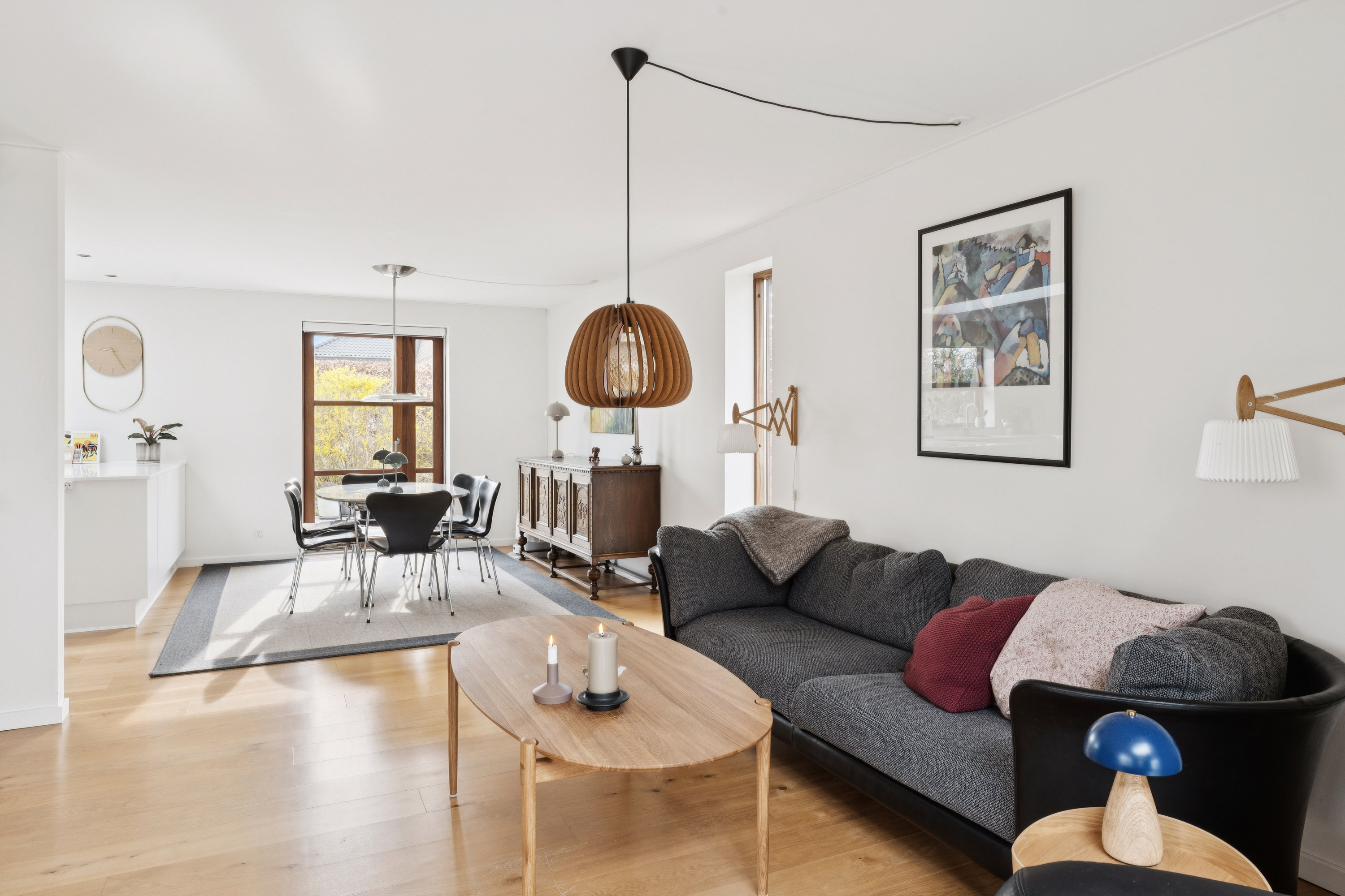 Fremhævet stue billede i fuldskærmstilstand. Billede af Solbakken 44, 9240 Nibe