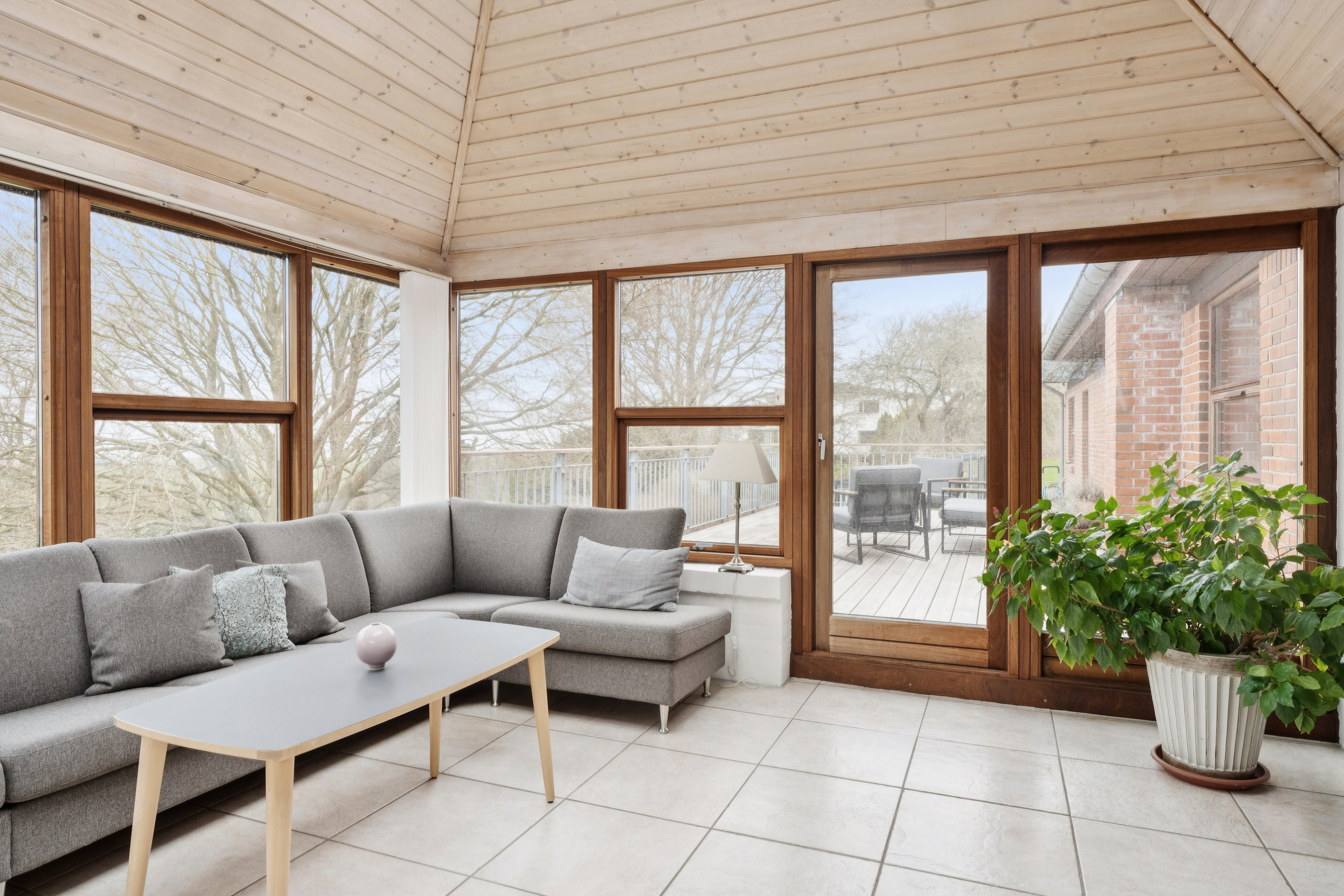 Fremhævet stue billede i fuldskærmstilstand. Billede af Solbakken 44, 9240 Nibe