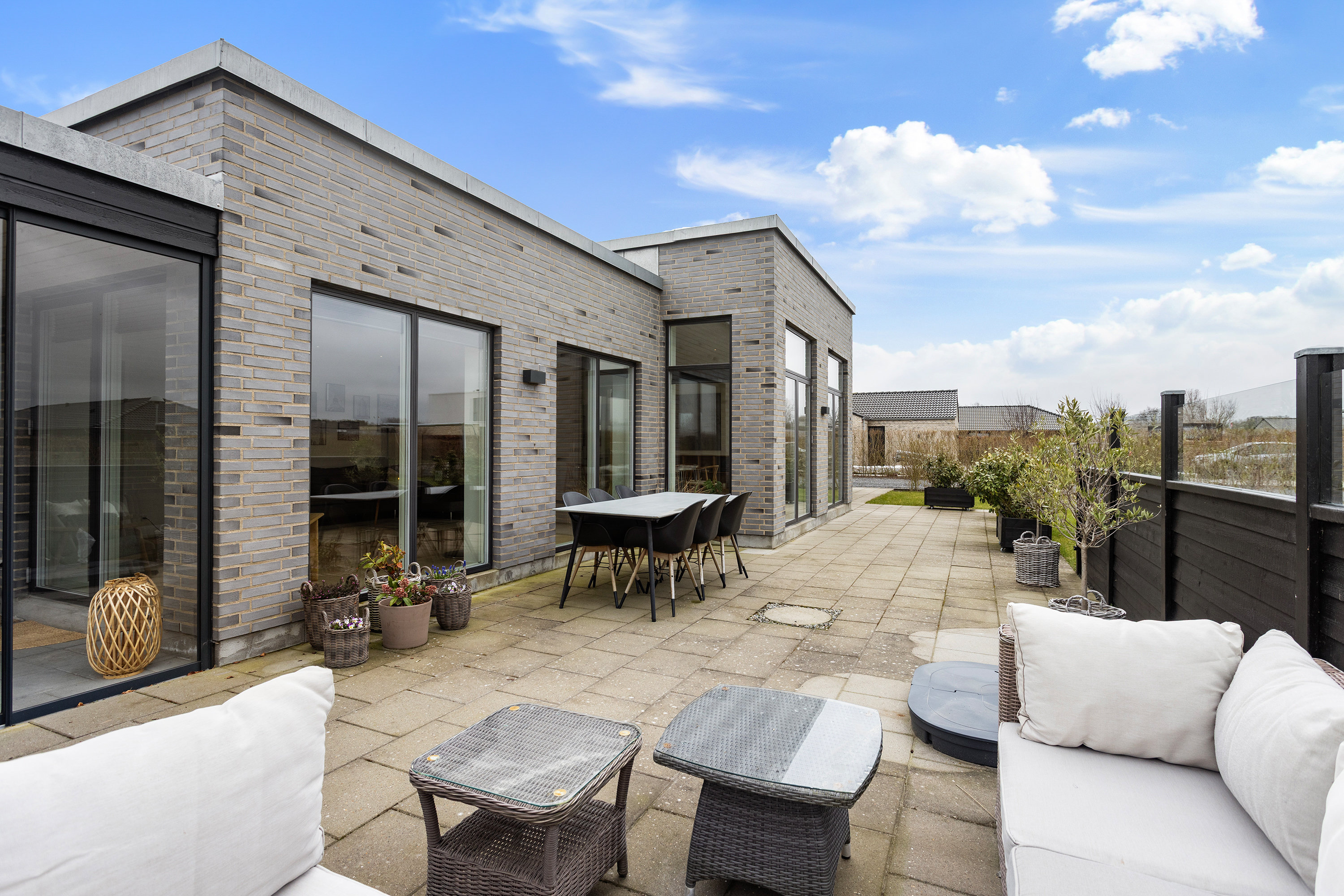 Fremhævet terrasse billede i fuldskærmstilstand. Billede af Golfvej 62, 9900 Frederikshavn