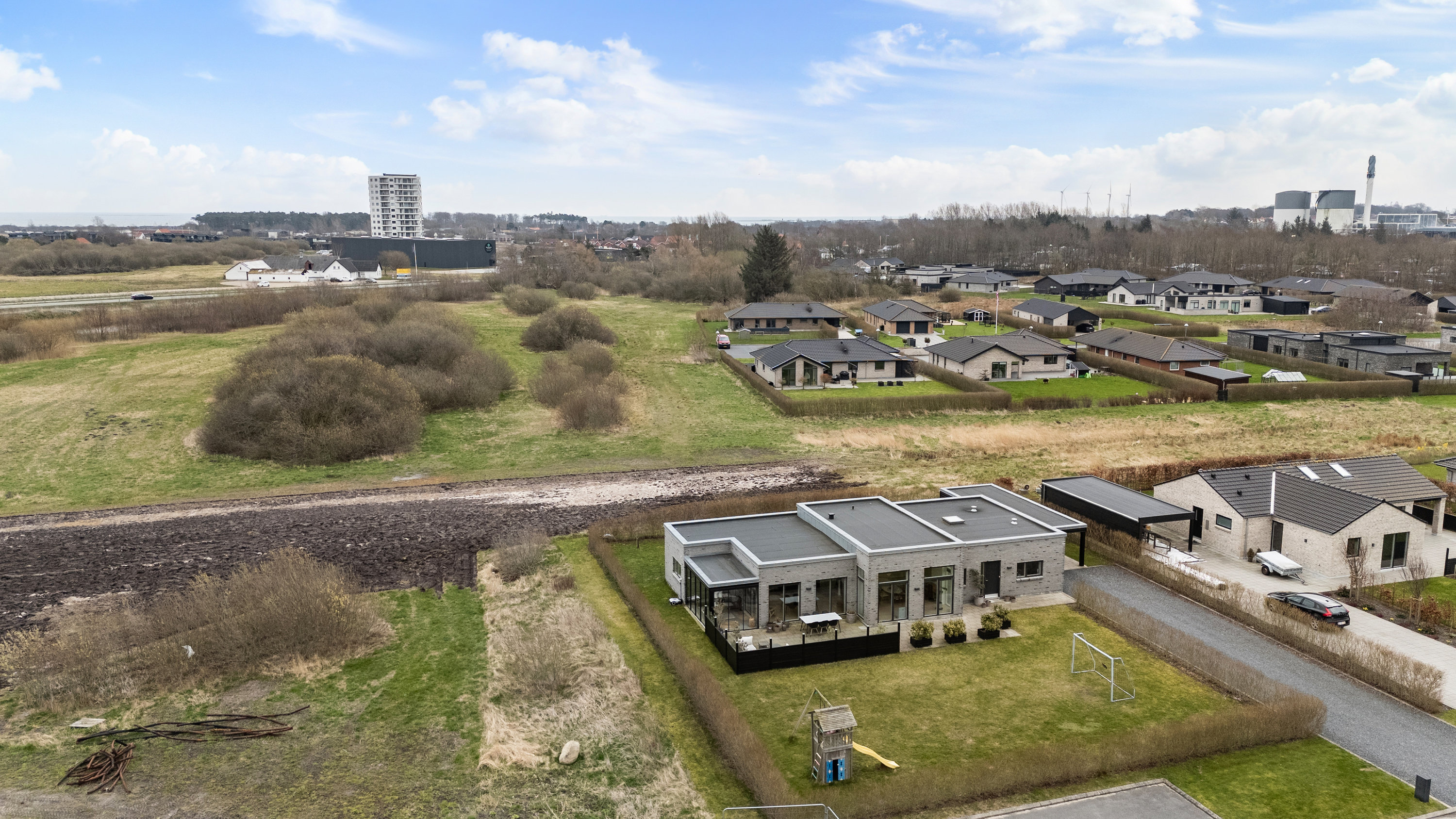 Fremhævet luftfoto billede i fuldskærmstilstand. Billede af Golfvej 62, 9900 Frederikshavn