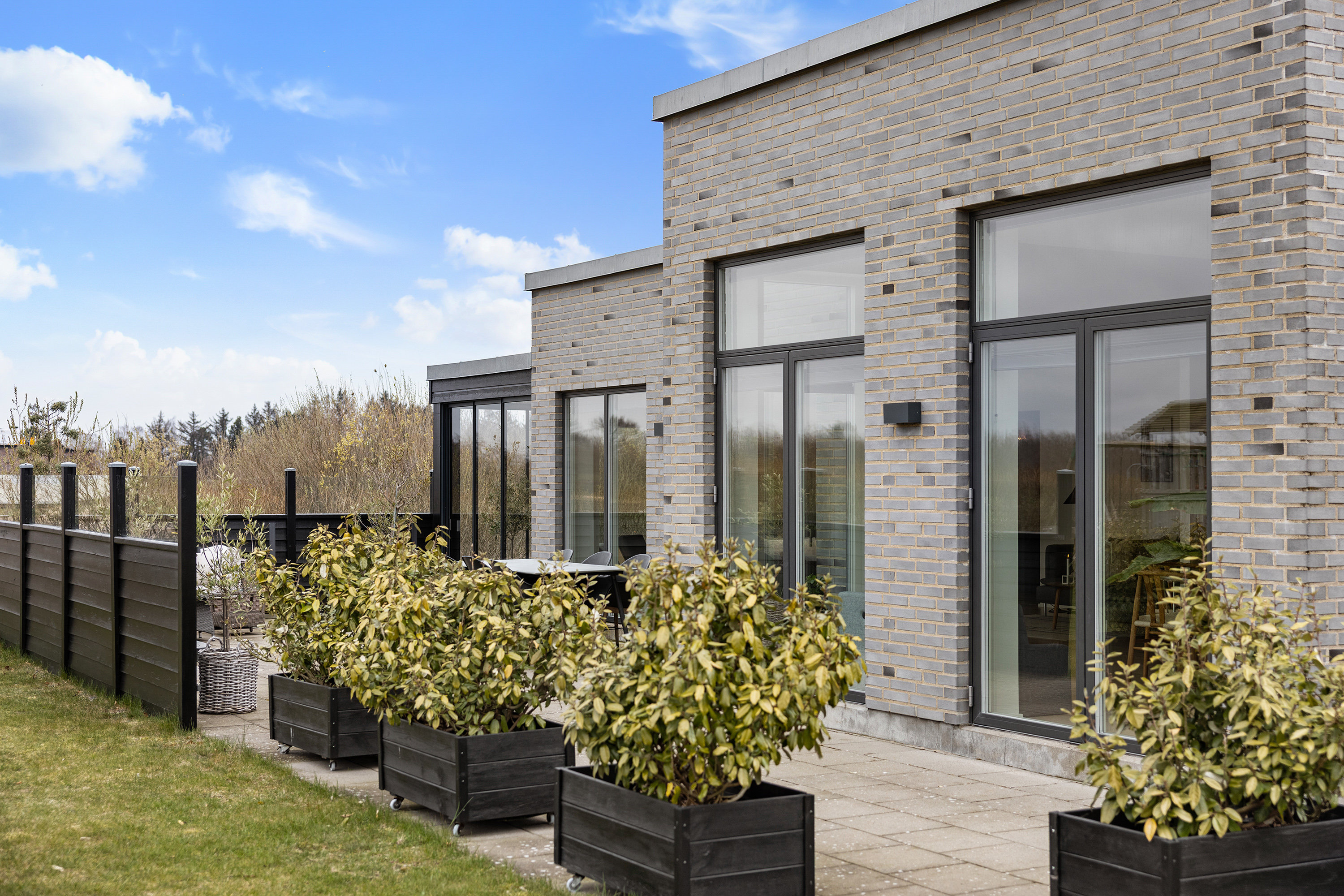 Fremhævet facade billede i fuldskærmstilstand. Billede af Golfvej 62, 9900 Frederikshavn