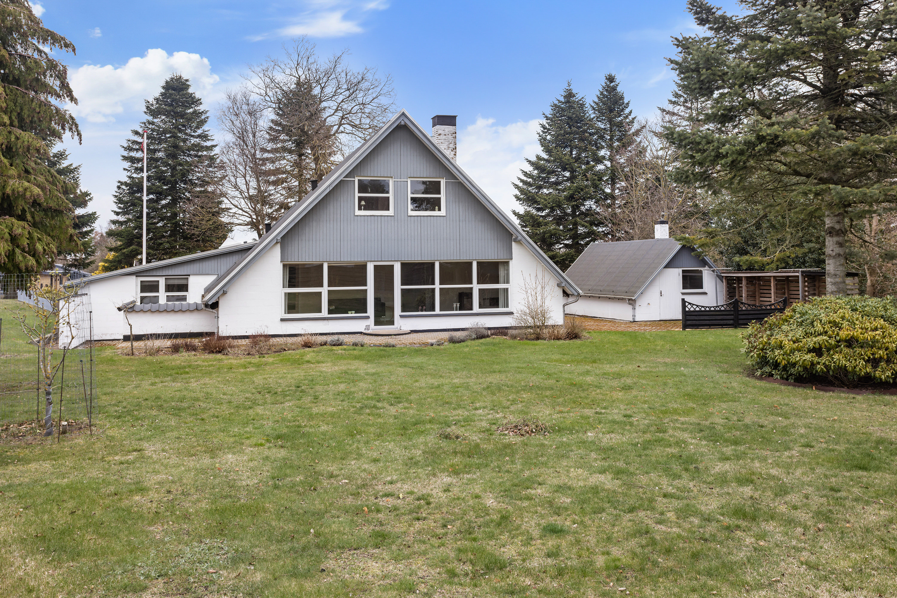 Fremhævet facade billede i fuldskærmstilstand. Billede af Søndermarksvej 34, 9300 Sæby