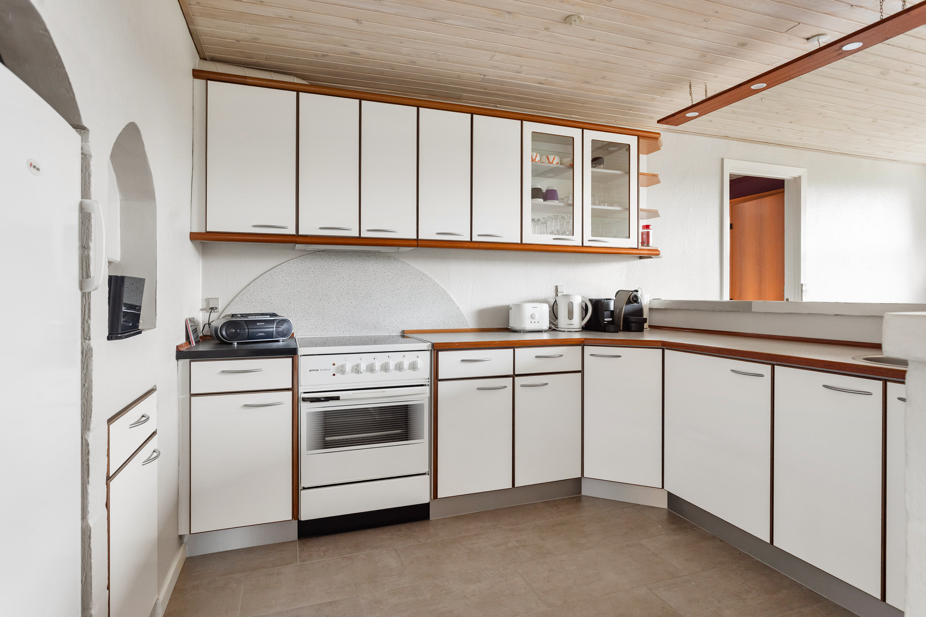 Fremhævet køkken billede i fuldskærmstilstand. Billede af Søndermarksvej 34, 9300 Sæby