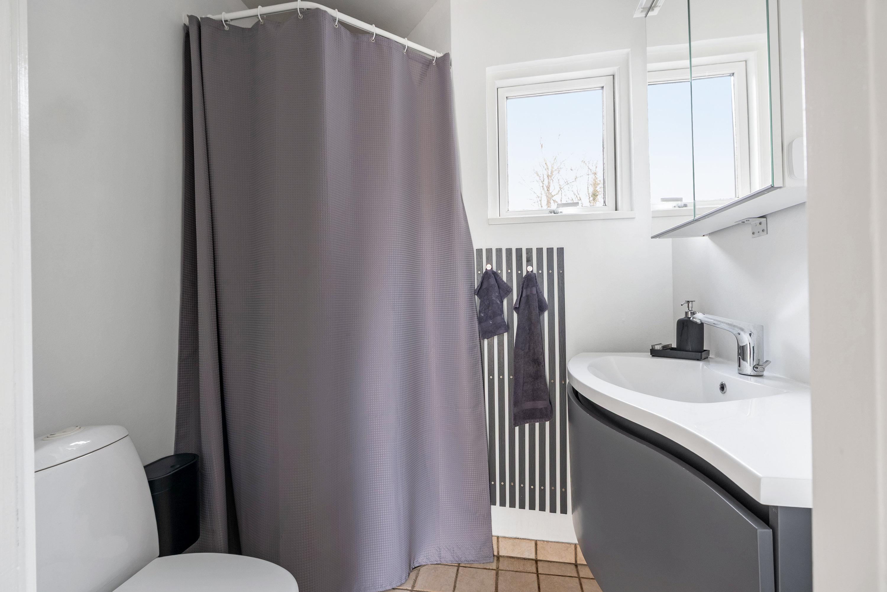 Fremhævet toilet billede i fuldskærmstilstand. Billede af Immerkærvej 23, Korinth, 5600 Faaborg