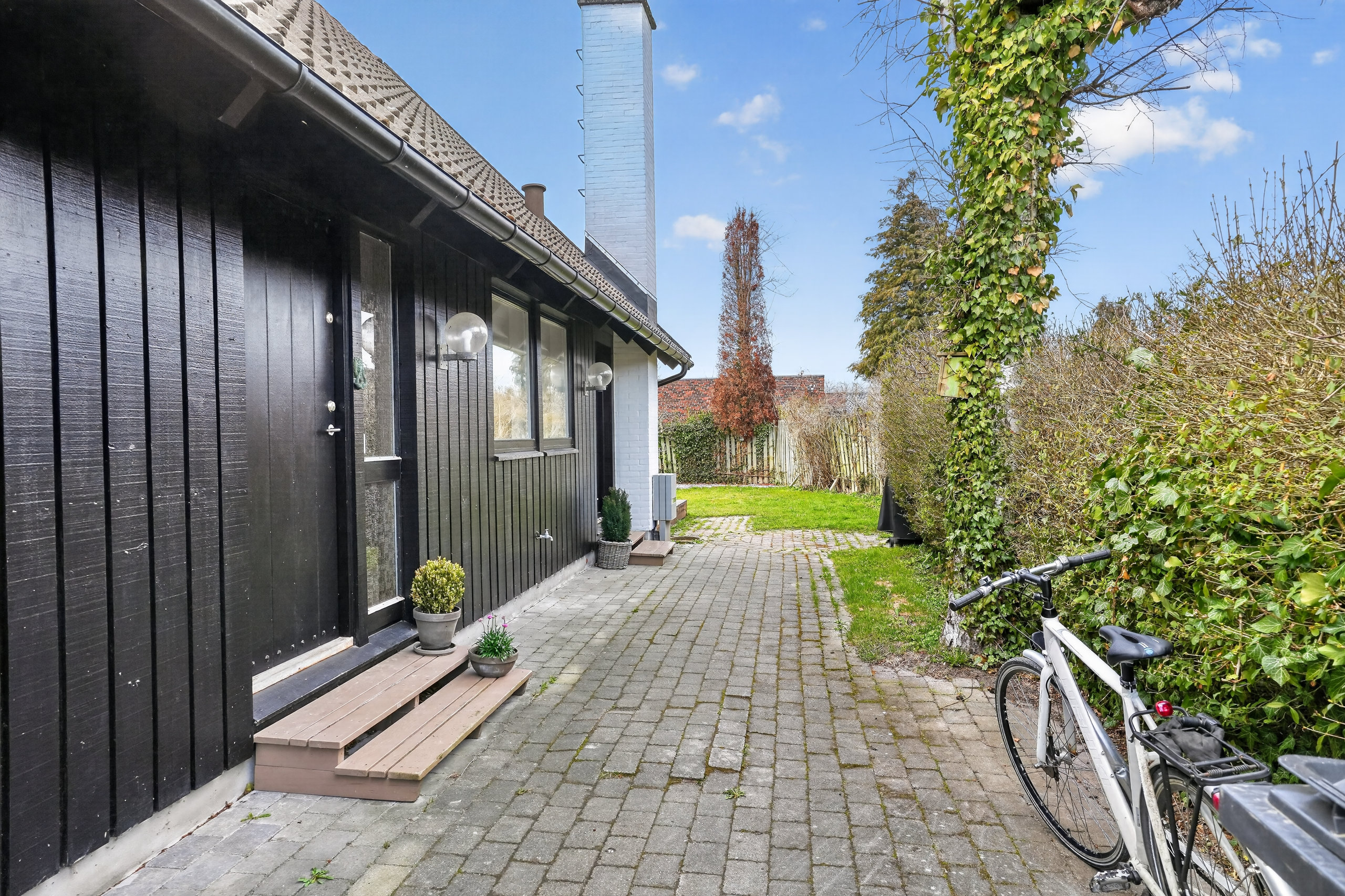 Fremhævet ejendommen billede i fuldskærmstilstand. Billede af Skovduevej 7, 2680 Solrød Strand