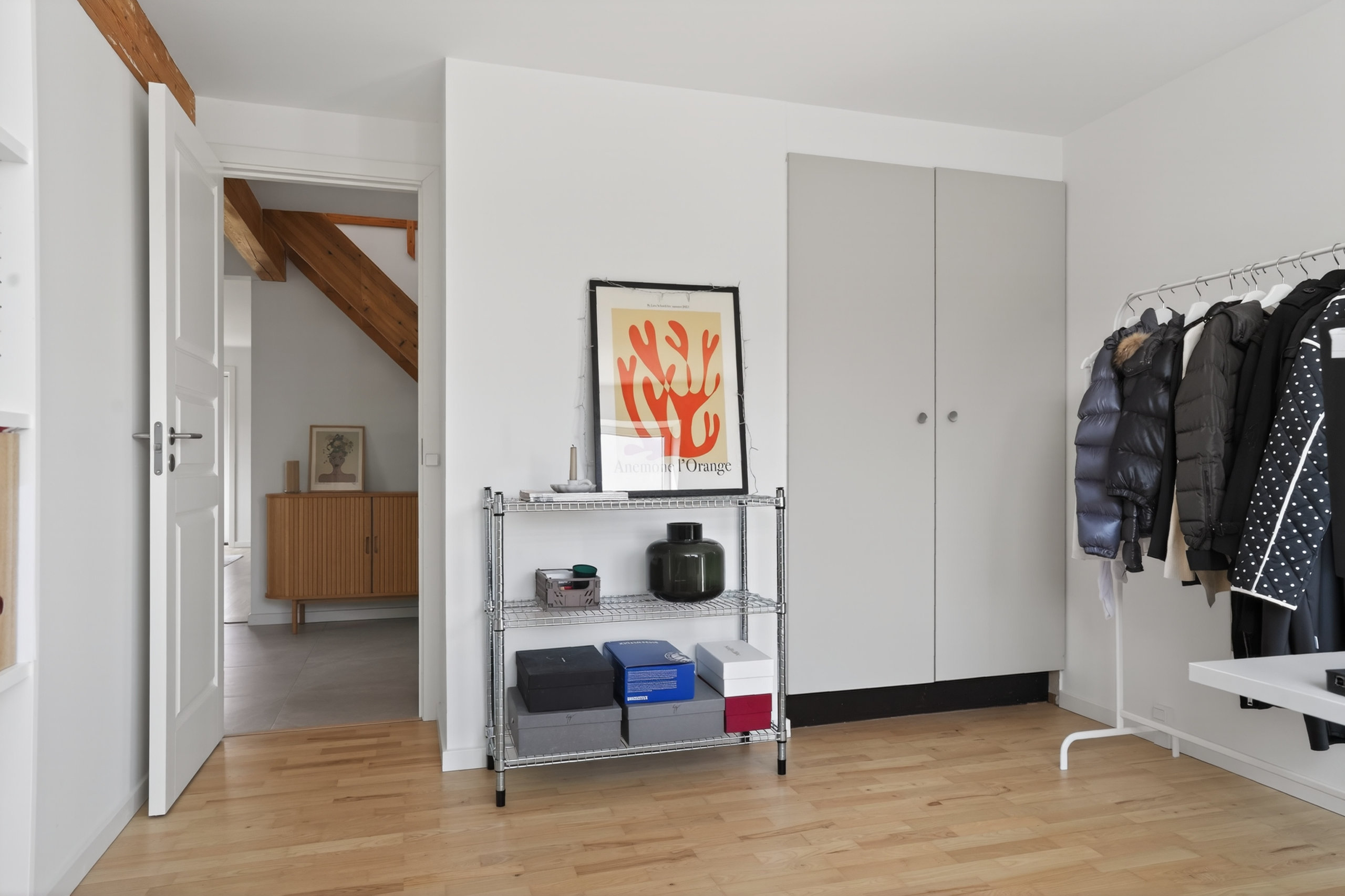 Fremhævet entré billede i fuldskærmstilstand. Billede af Skovduevej 7, 2680 Solrød Strand