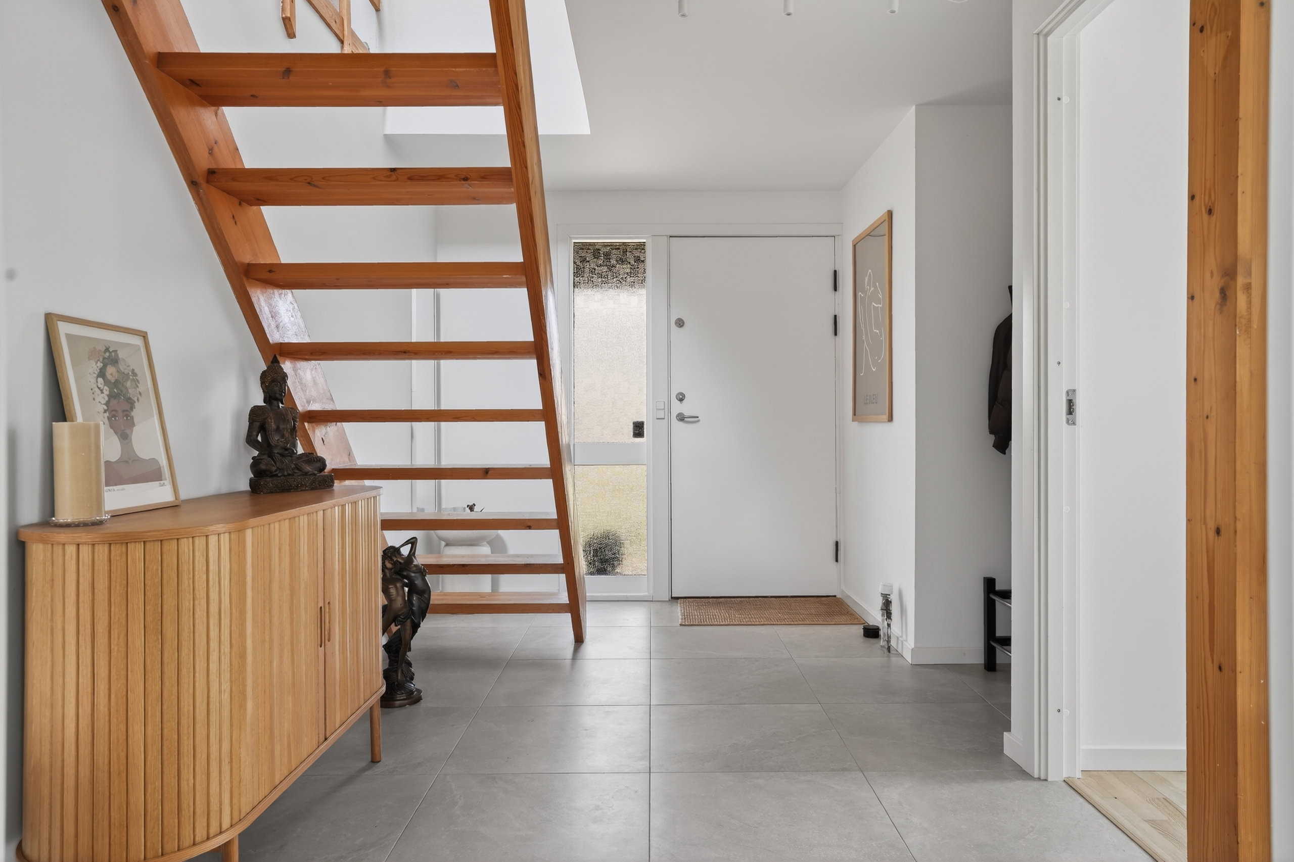 Fremhævet entré billede i fuldskærmstilstand. Billede af Skovduevej 7, 2680 Solrød Strand