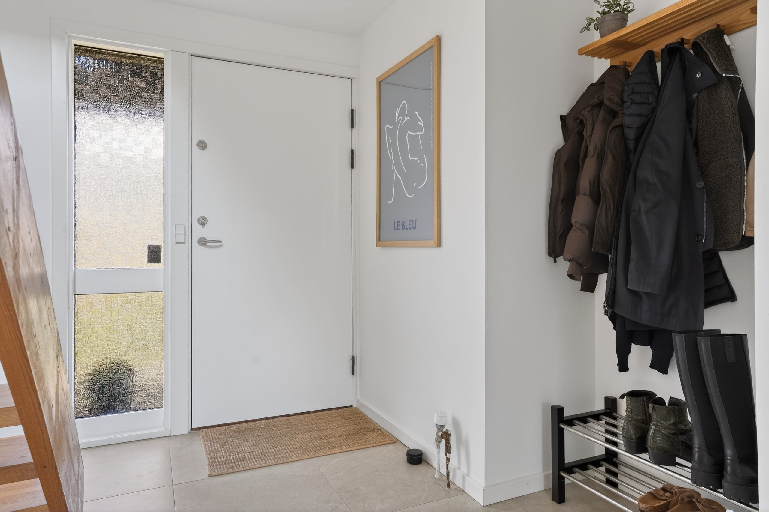 Fremhævet entré billede i fuldskærmstilstand. Billede af Skovduevej 7, 2680 Solrød Strand